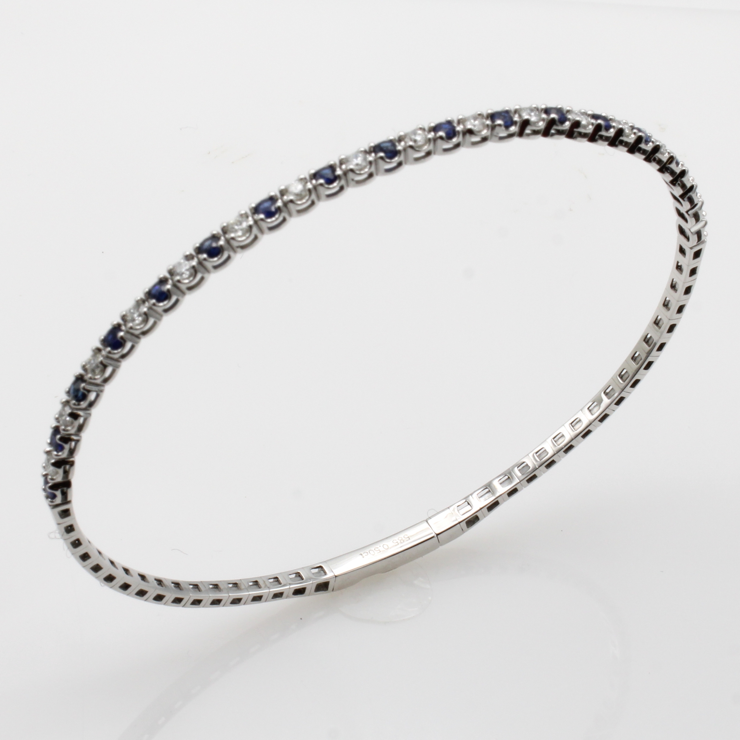 Image 27019721 - Armreif mit Brillanten und Saphiren, WG 585/000, l. bewegl. gearbeitet, Brill. zus. ca. ...