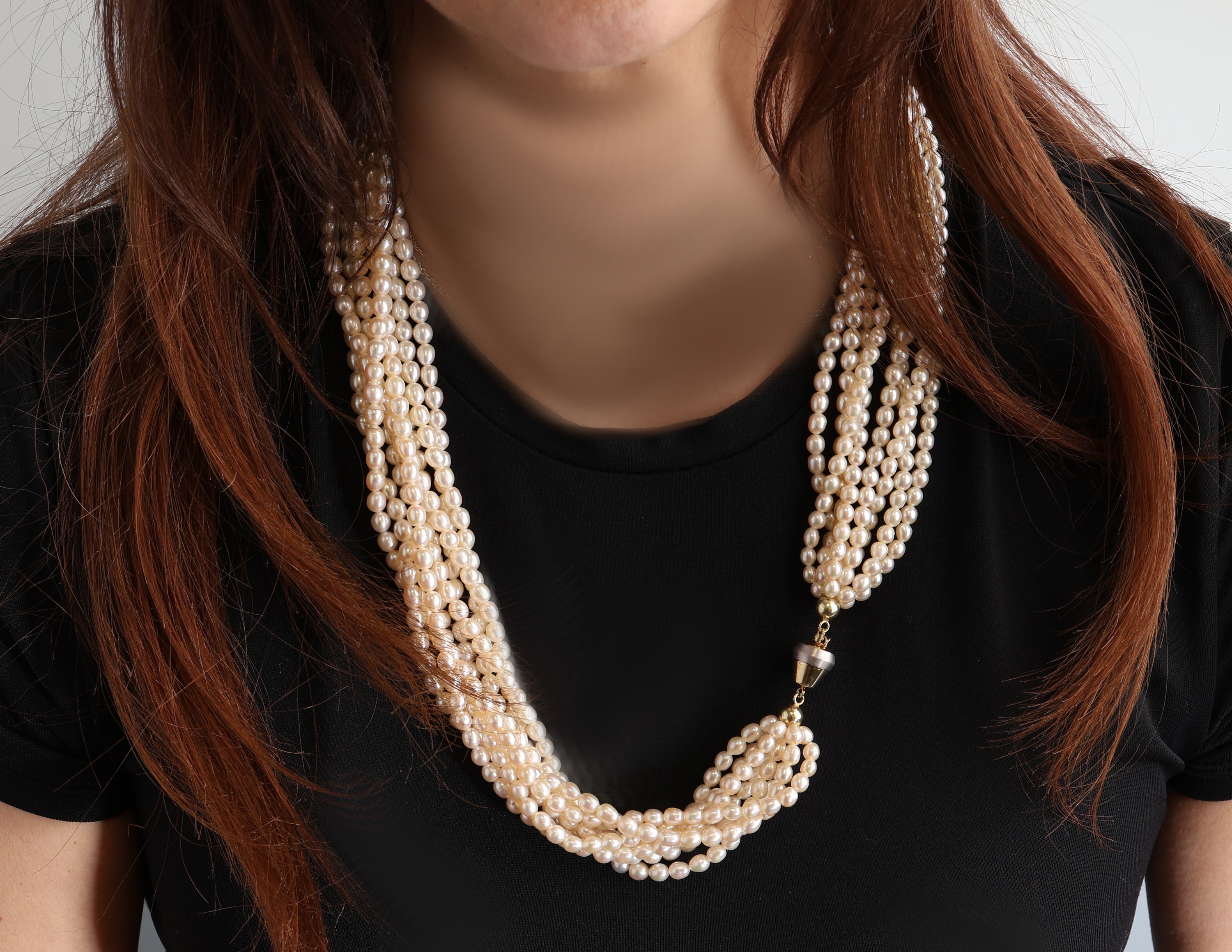 Detail c: Zuchtperl-Collier mit 14 kt Gold Schließe, GG/WG 585/000, 8-rhg. champagnerfarb. ovale Zuchtperlen, D. ca. 4-5 mm,,L. ca. 60 cm