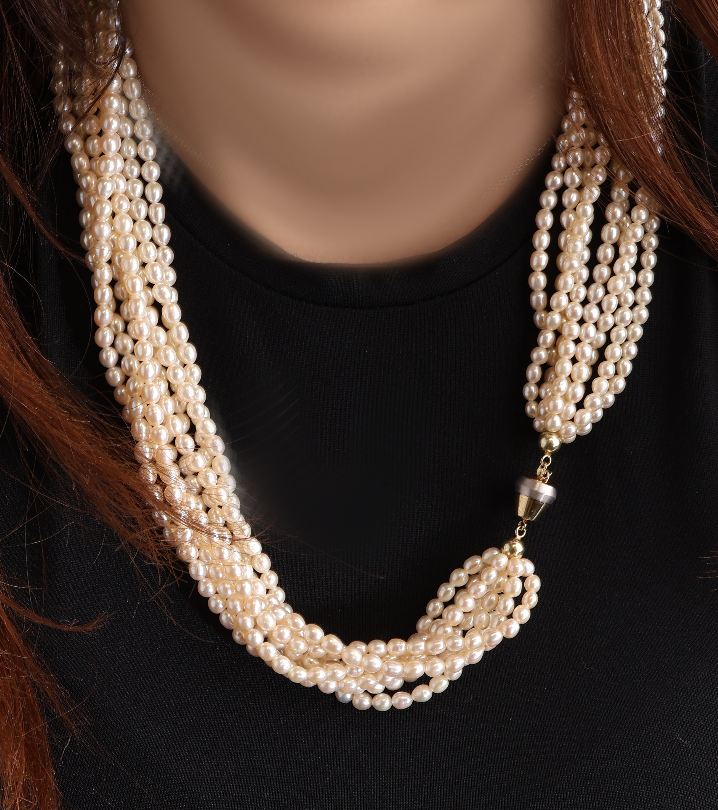 Detail d: Zuchtperl-Collier mit 14 kt Gold Schließe, GG/WG 585/000, 8-rhg. champagnerfarb. ovale Zuchtperlen, D. ca. 4-5 mm,,L. ca. 60 cm