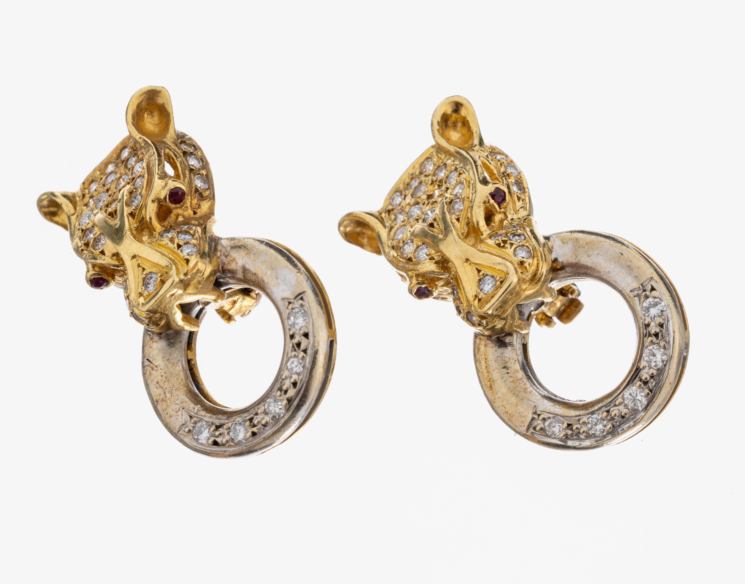 Paar 18 kt Gold Rubin-Brillant-Ohrclips "Raubtier", GG/WG 750/000, 4 rundfacett. Rubine als Augen zus. ca. 0.04 ct, 70 Brillanten zus. ca. ...