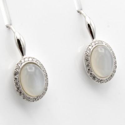 27019719a - Paar Ohrhaken mit Mondsteinen und Brillanten, WG 585/000, Brill. zus. ca. 0.48 ct ...