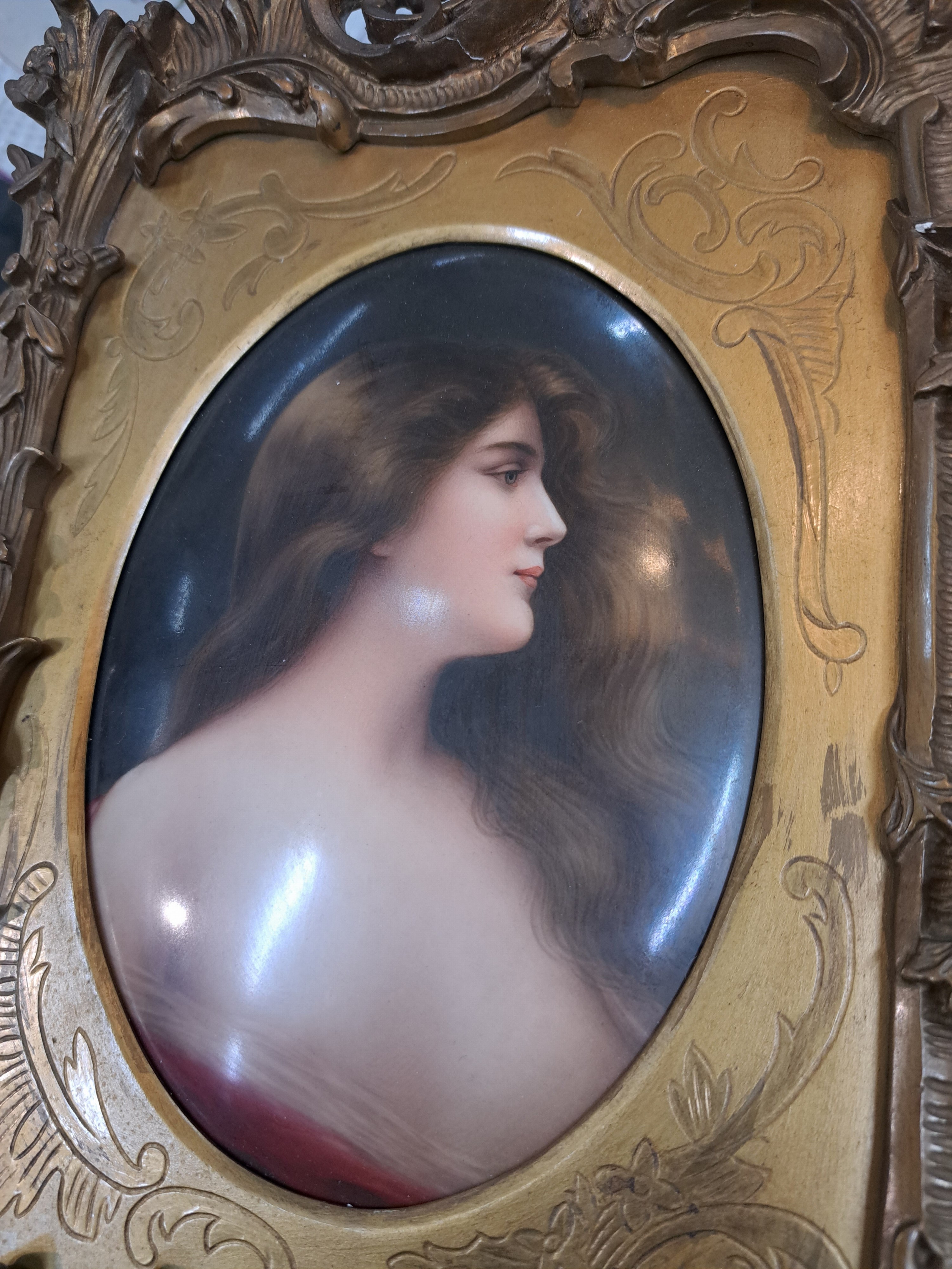 Detail d: Paar Bildplatten, KPM Berlin, signiert Wagner , um 1900, sitzender Akt und Frauenporträt, oval, beide mit feiner Handmalerei, beide signiert, Rahmen ...