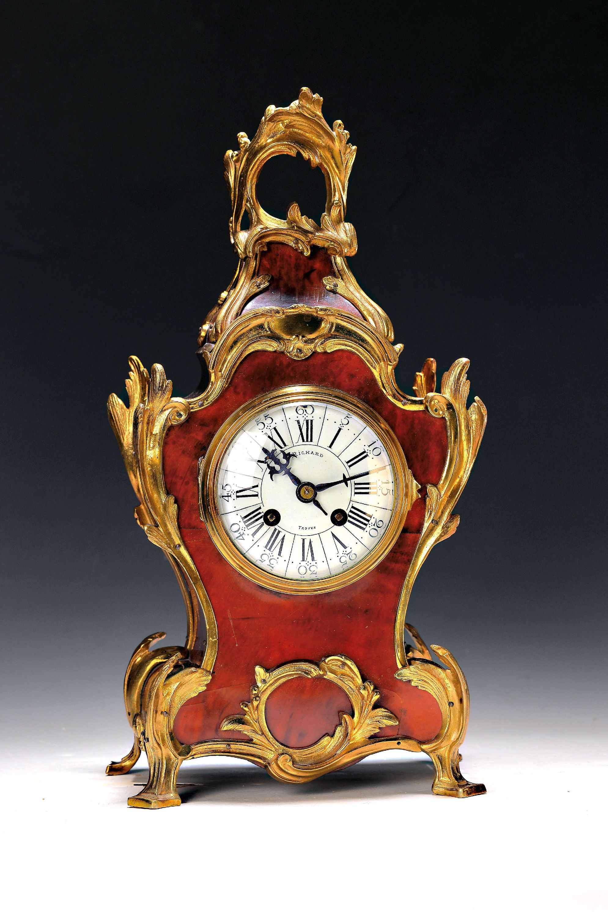 Image 27019846 - Tischuhr mit Schildpattgehäuse, Frankreich, um 1870/80, elegante Gehäuseform mit ...