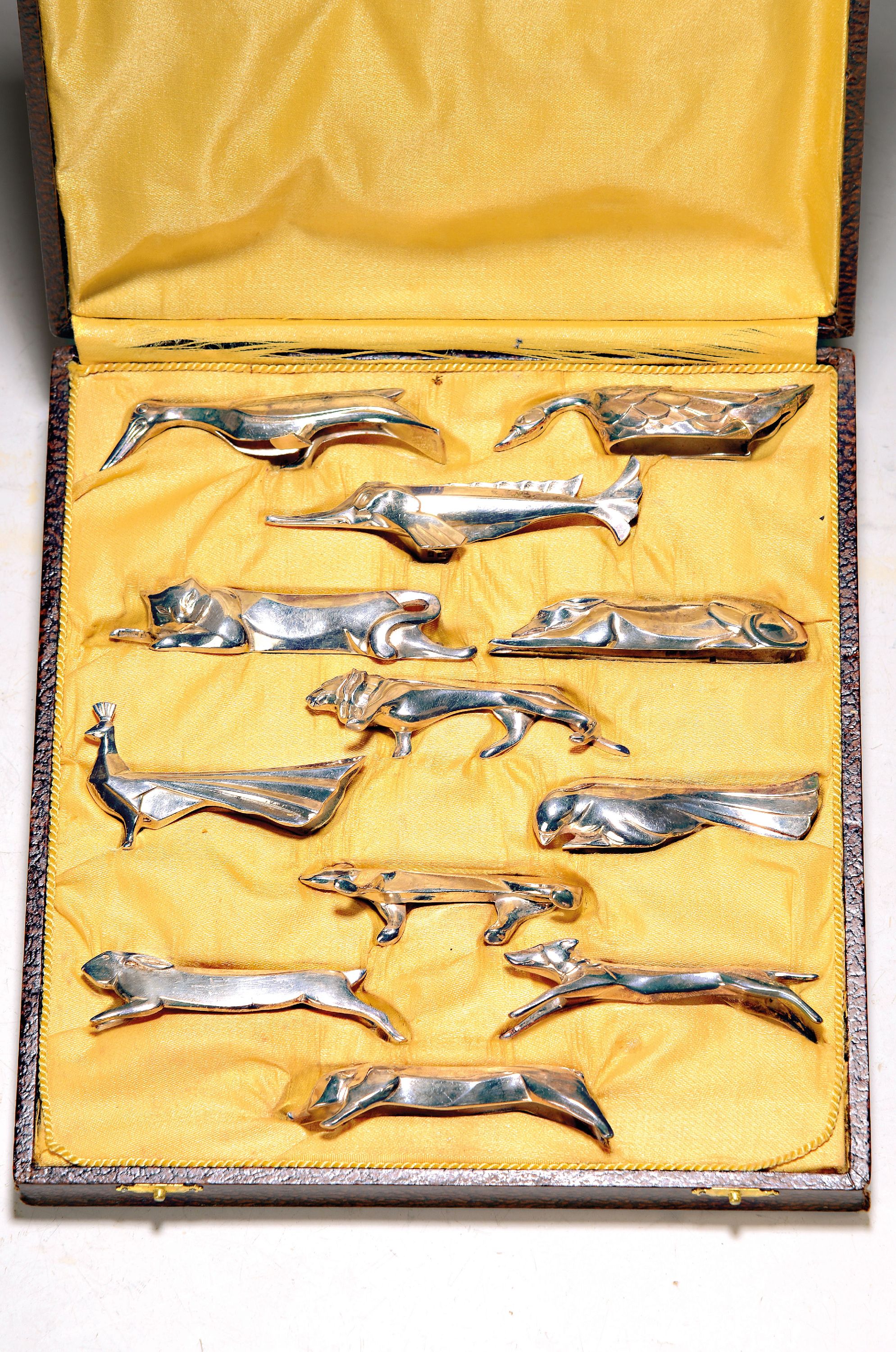 Image 27019849 - 12 Messerbänkchen, Gallia, 20er Jahre, Metall versilbert, versch. Tiere, Art Deco, im ...