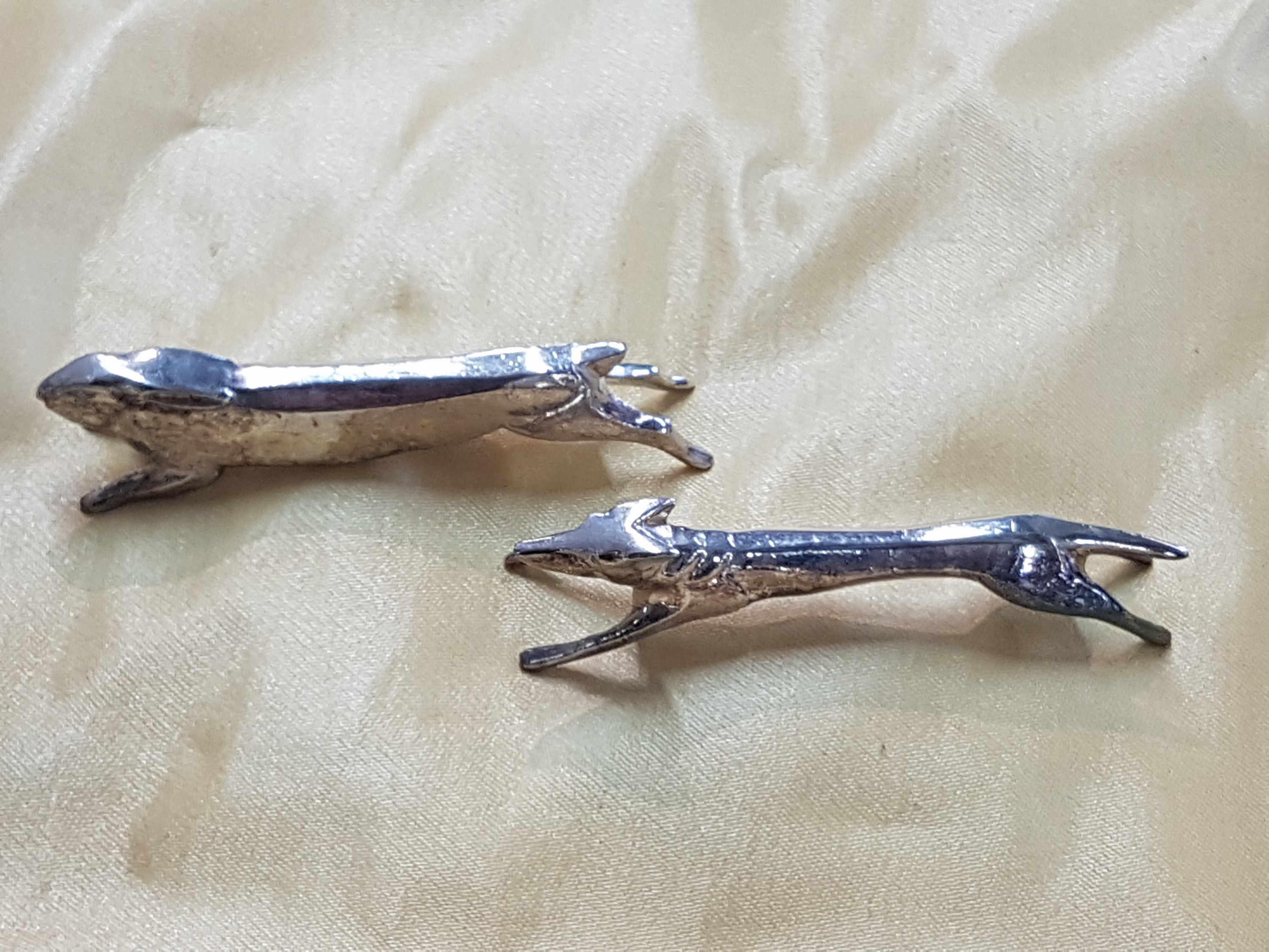 Detail m: 12 Messerbänkchen, Gallia, 20er Jahre, Metall versilbert, versch. Tiere, Art Deco, im orig. Etui, ca. 9-10 cm, l. Gebr.spuren