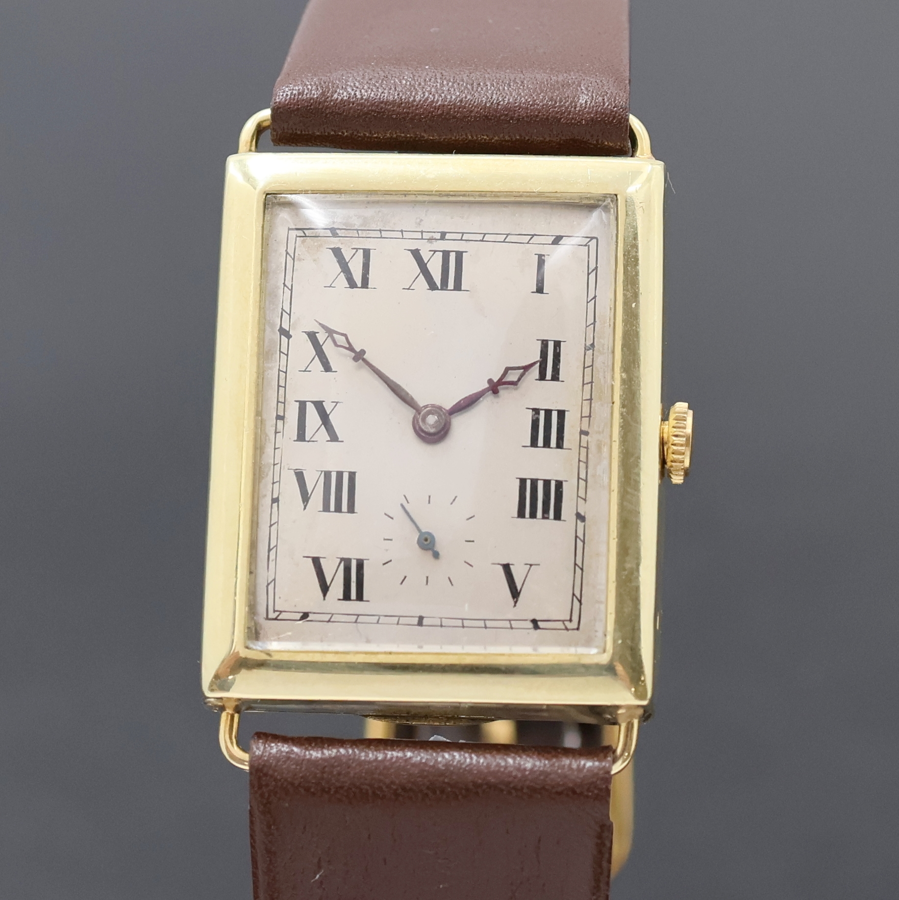 Detail a: ULYSSE NARDIN rechteckige Armbanduhr in GG 750/000, Schweiz um 1920, Handaufzug, Scharniergeh. m. festen Drahtanstößen, silb. Zifferbl. berieb., ...