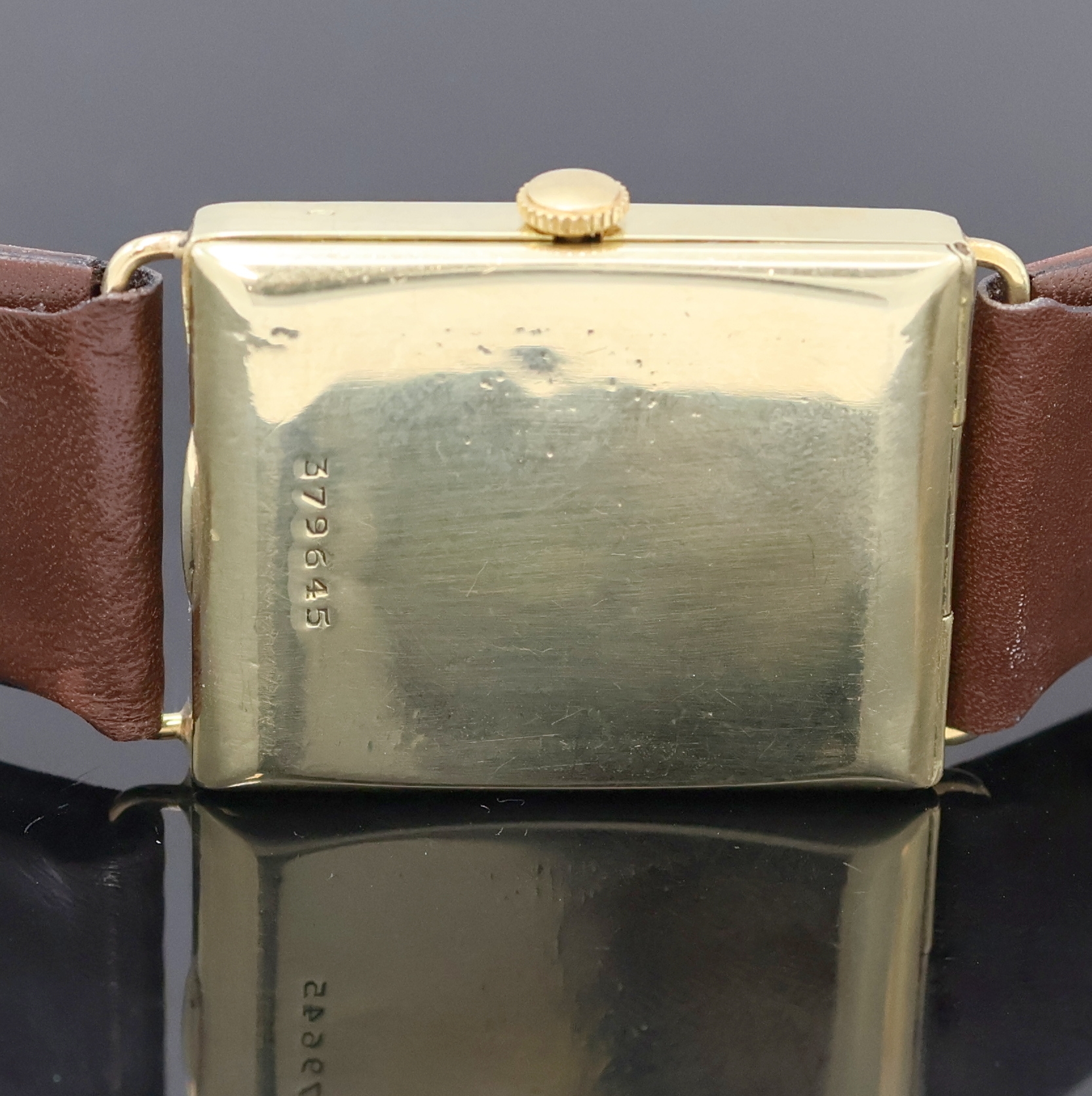 Detail d: ULYSSE NARDIN rechteckige Armbanduhr in GG 750/000, Schweiz um 1920, Handaufzug, Scharniergeh. m. festen Drahtanstößen, silb. Zifferbl. berieb., ...