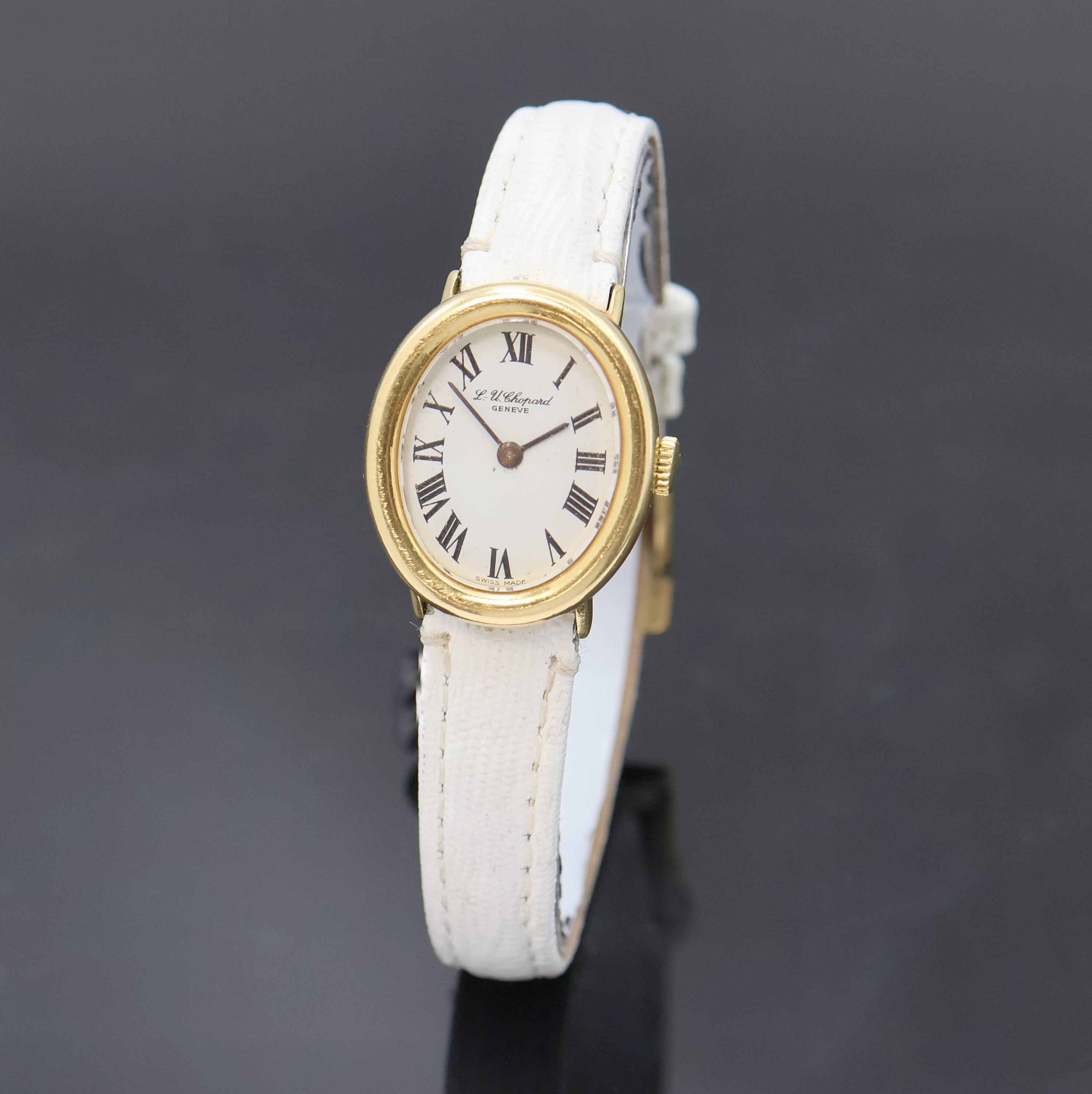Image 27019862 - CHOPARD Damenarmbanduhr in GG 750/000, Schweiz um 1980, Handaufzug, ovales 2-tlg. Geh., ...