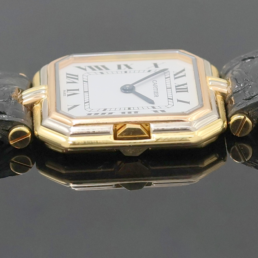 Detail e: CARTIER Paris Armbanduhr Ceinture Trinity in GG/RG/WG 750/000 Referenz 81054, quarz, Frankreich um 1980, massives tricolor Goldgeh. inkl. Lederband ...