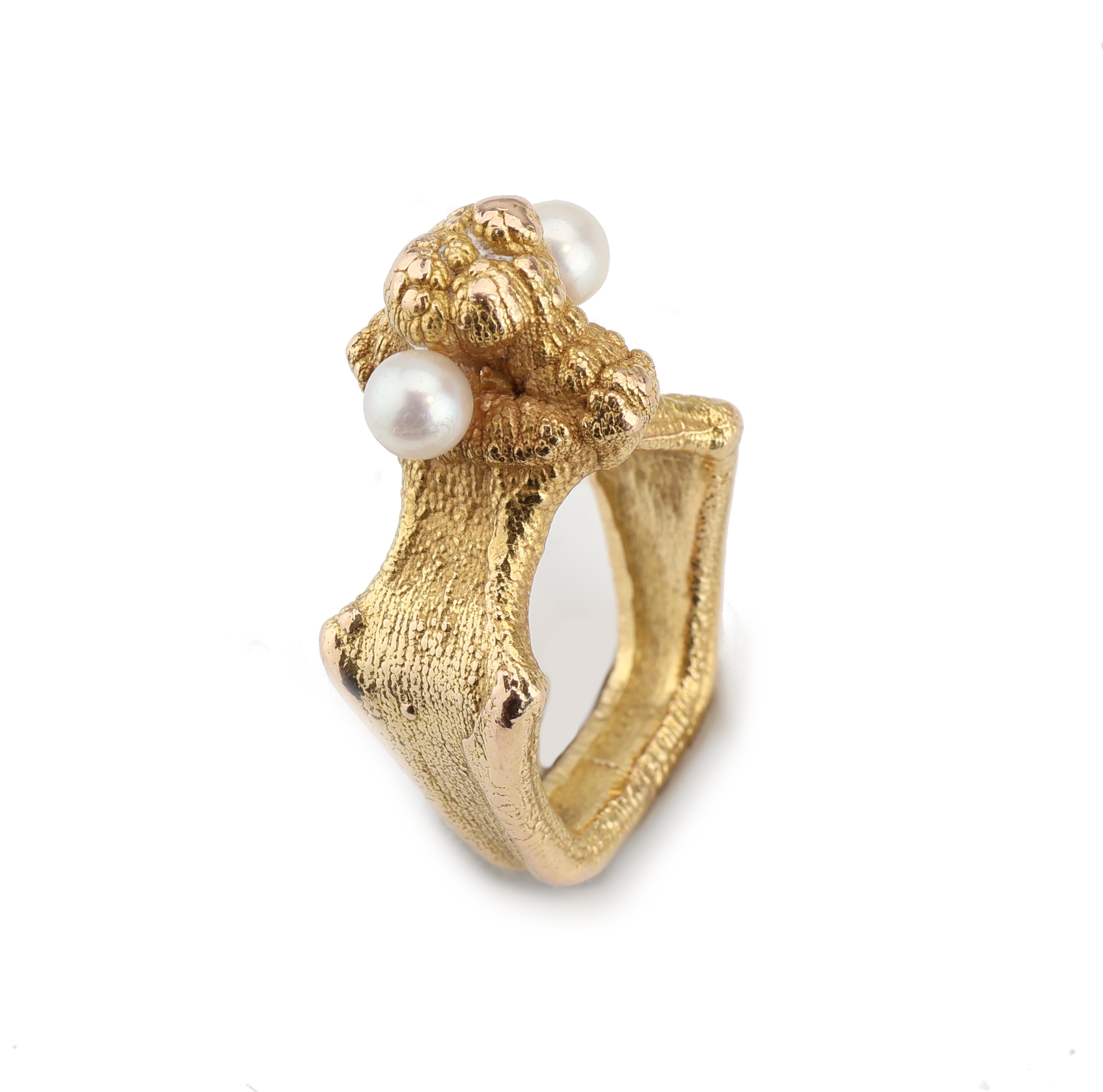 Detail a: 18 kt Gold Perl-Ring, GG 750/000, außergewöhnliche Gestaltung, abstrakte Darstellung zweier Pudelköpfe, 2 weiße Zuchtperlen, RW 48, ca. 19.2 g