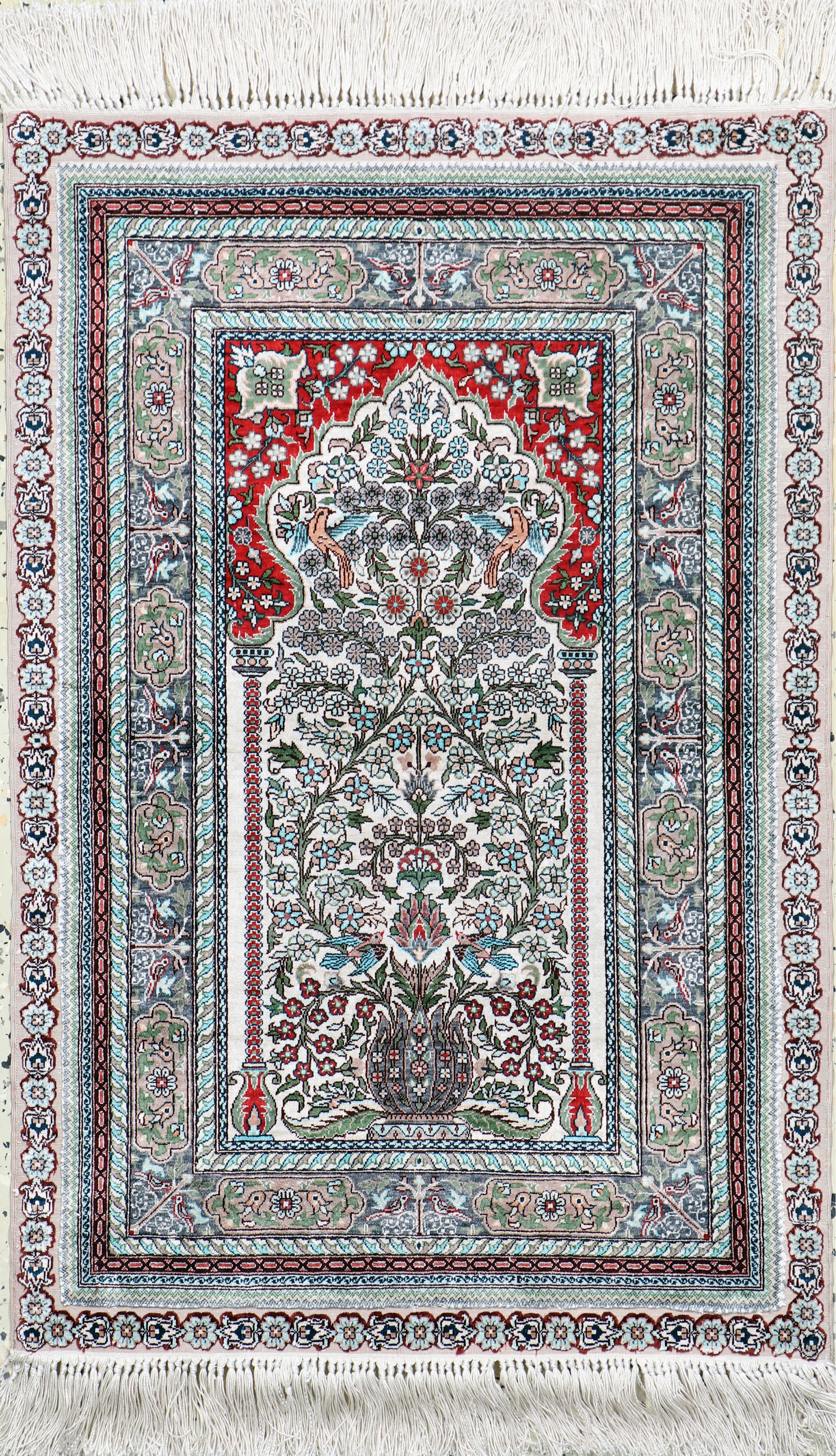 Image 27019996 - Hereke Seide fein, China, Neuwertig, reine Naturseide, ca. 93 x 62 cm Schätzpreis: ...