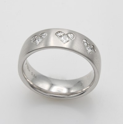 27019952a - Ring mit Diamanten ´invisible setting´, WG 750/000, z.T. matt., Diam. zus. ca. 0.54 ct ...