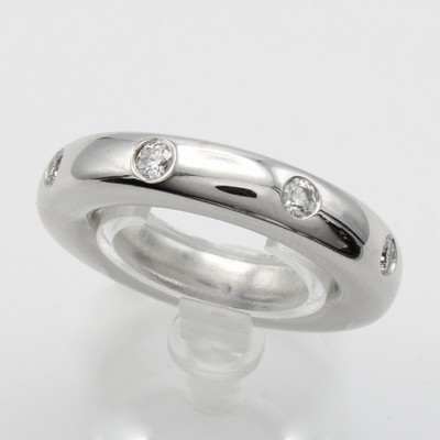 27019962a - Ring mit Brillanten, WG 750/000, 8 Brill. zus. ca. 0.64 ct feines Weiß/vs rundum bes., ...