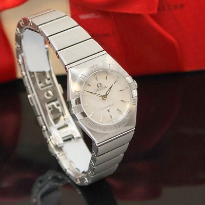27019979b - OMEGA Constellation Manhattan neuwertige Damenarmbanduhr Referenz 131.10.25.60.05.001, ...