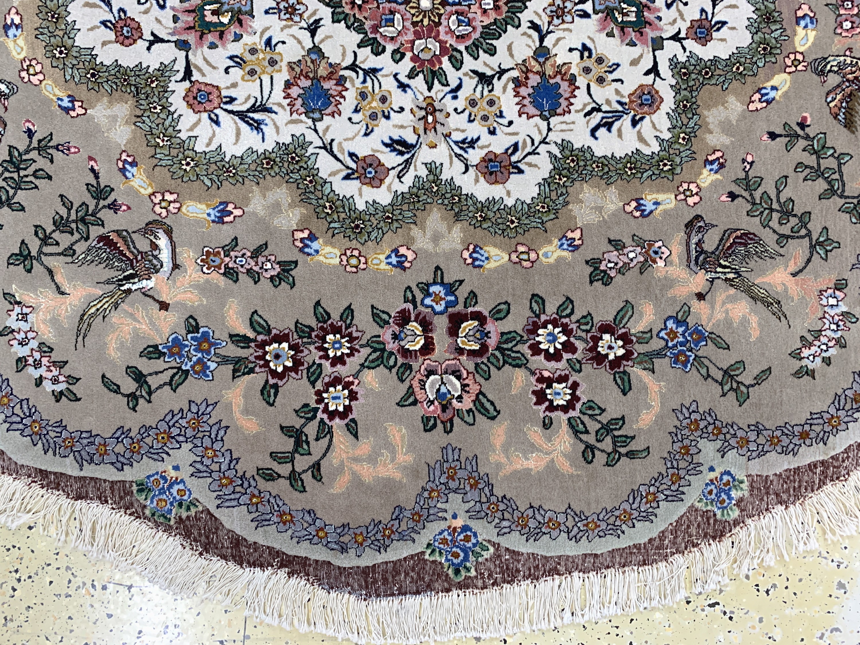 Detail a: Täbriz fein(50 Raj), Persien, Ende 20. Jhd Korkwolle mit Seide, durchmesser: ca. 204 cm, ca. 500.000 Kn/qm, EHZ: 2
