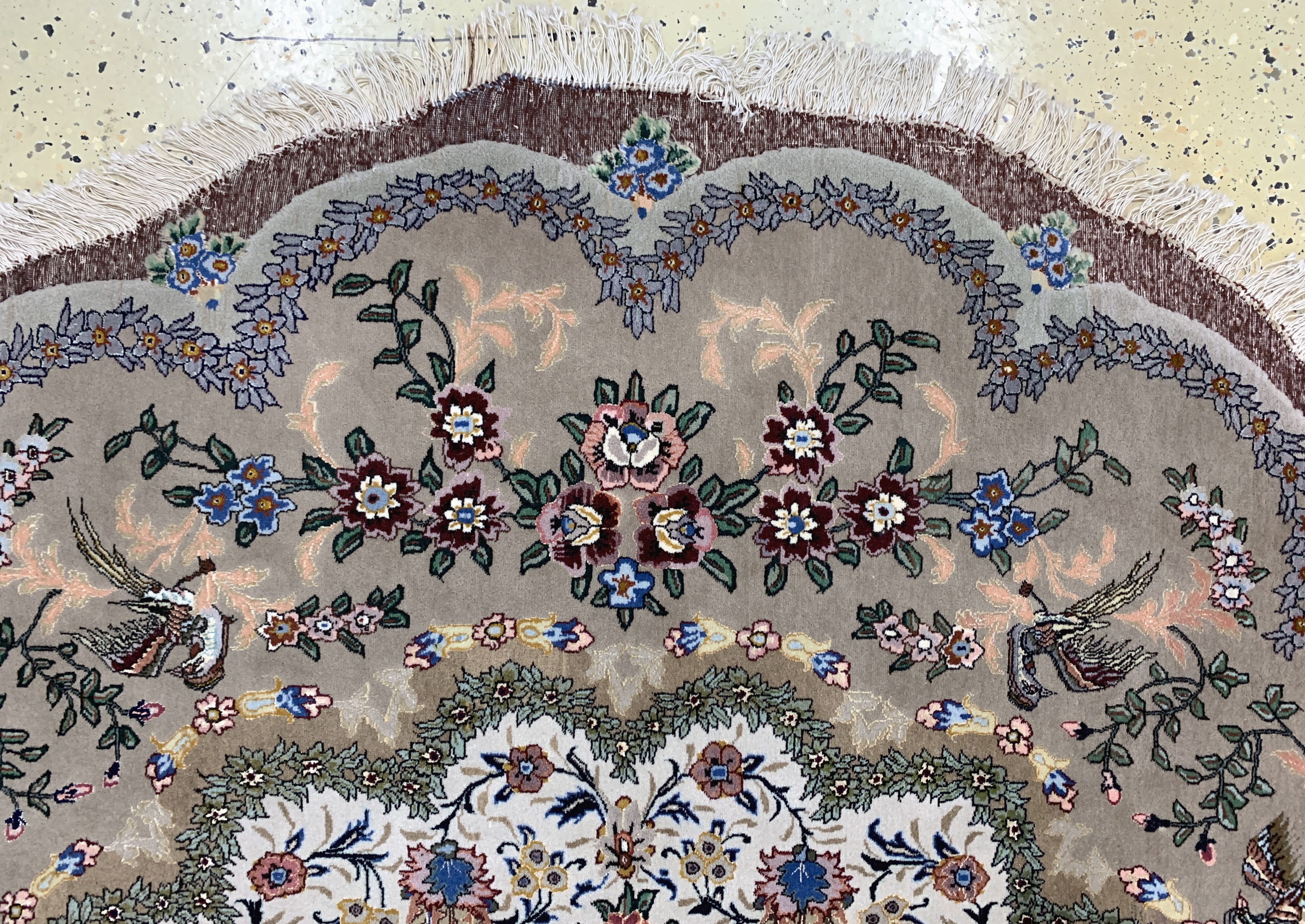 Detail b: Täbriz fein(50 Raj), Persien, Ende 20. Jhd Korkwolle mit Seide, durchmesser: ca. 204 cm, ca. 500.000 Kn/qm, EHZ: 2