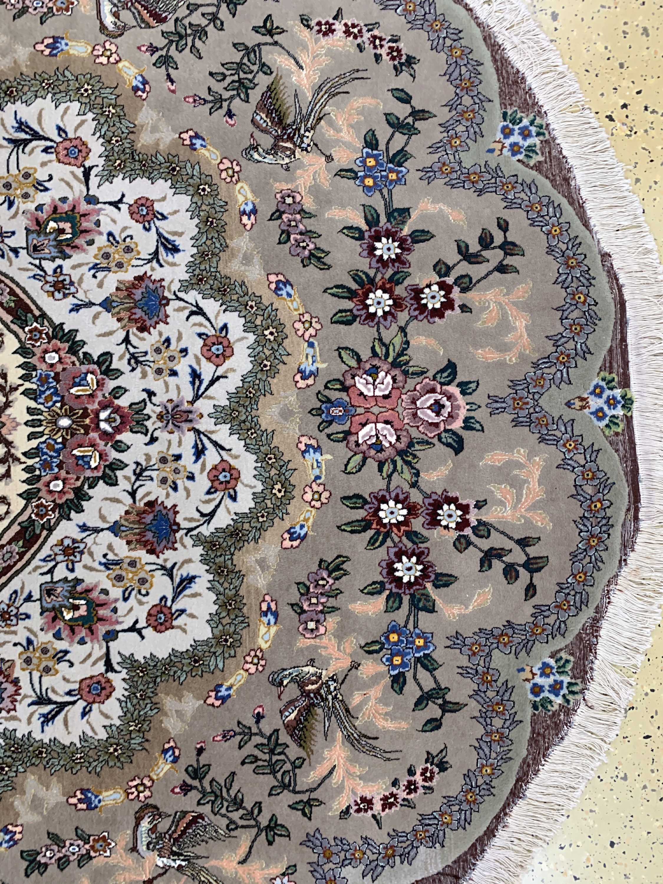 Detail c: Täbriz fein(50 Raj), Persien, Ende 20. Jhd Korkwolle mit Seide, durchmesser: ca. 204 cm, ca. 500.000 Kn/qm, EHZ: 2