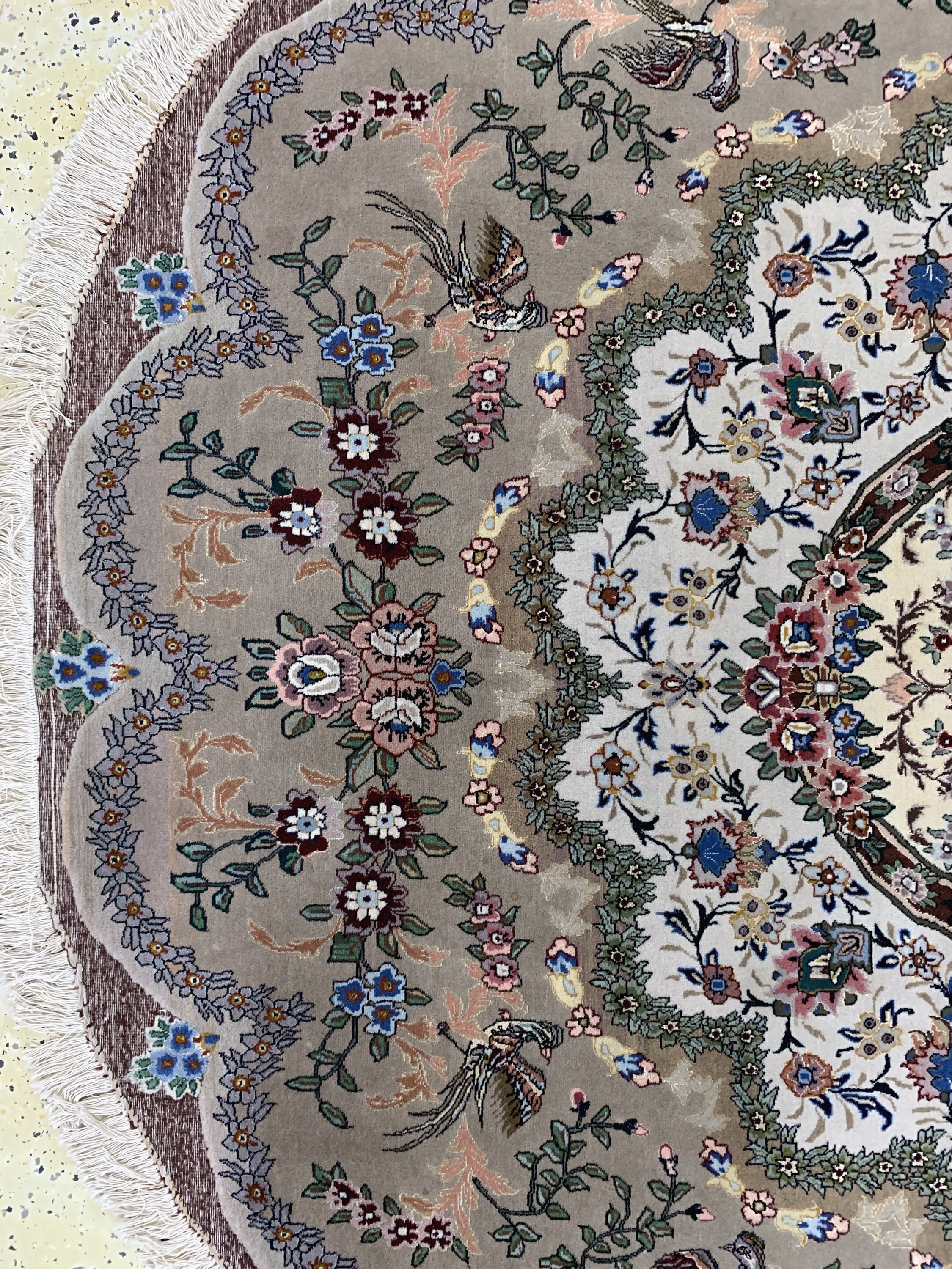 Detail d: Täbriz fein(50 Raj), Persien, Ende 20. Jhd Korkwolle mit Seide, durchmesser: ca. 204 cm, ca. 500.000 Kn/qm, EHZ: 2