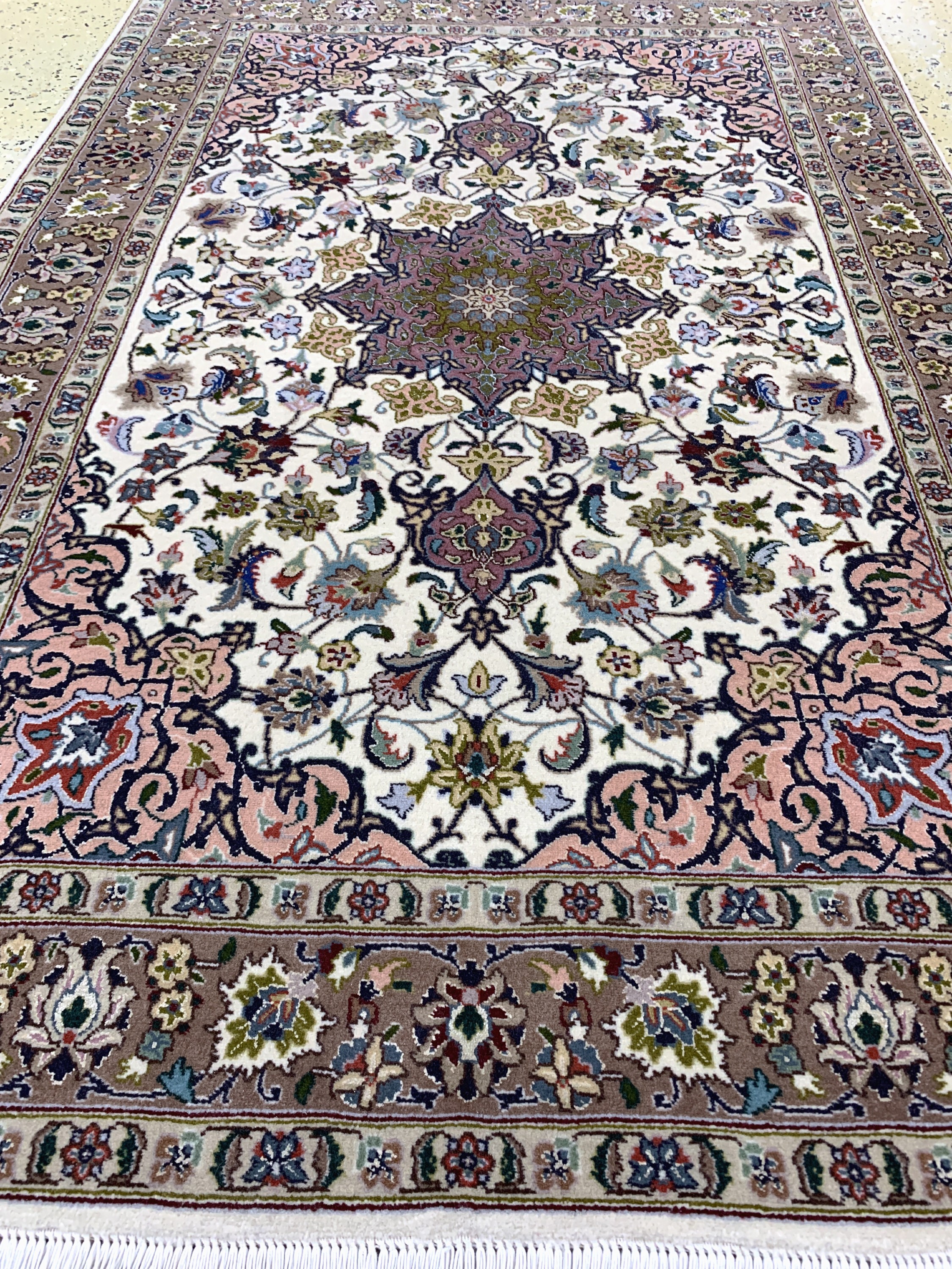 Detail d: Täbriz fein(50 Raj), Persien, Ende 20.Jhd ,Korkwolle mit Seide, ca. 150 x 103 cm, ca. 500.000 Kn/qm, EHZ: 2