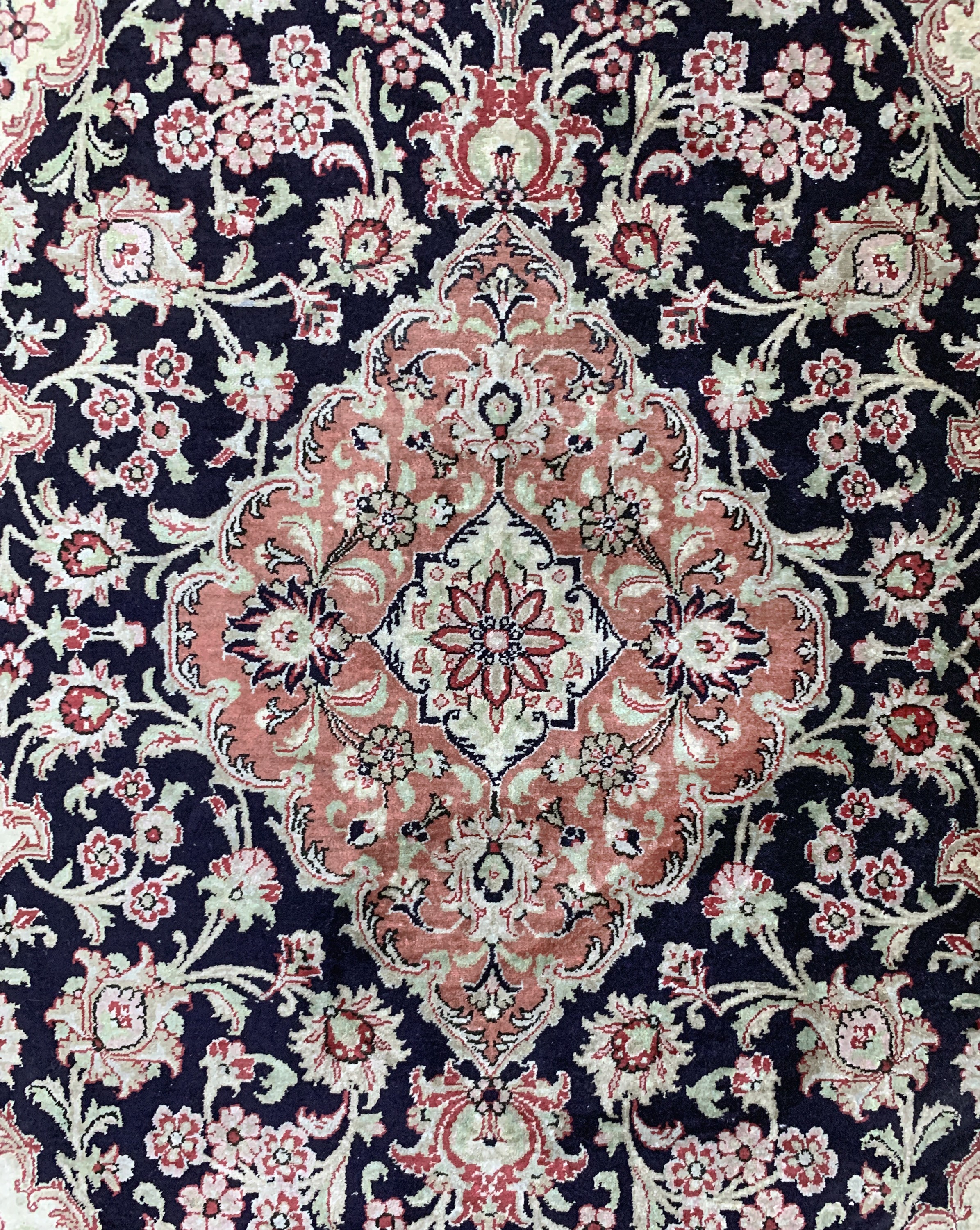 Detail b: Ghom Seide, Persien, Ende 20.Jhd, reine Naturseide, ca. 125 x 80 cm, EHZ: 2