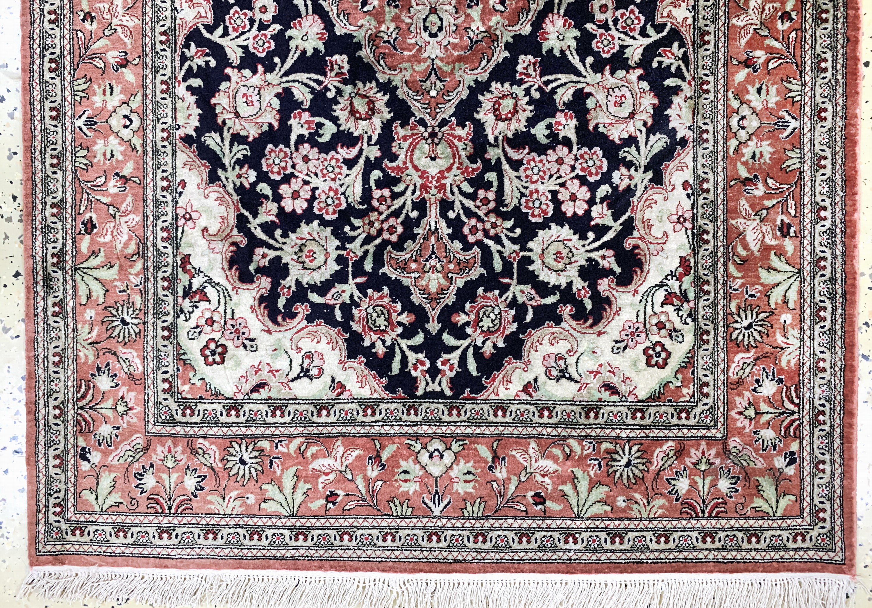 Detail c: Ghom Seide, Persien, Ende 20.Jhd, reine Naturseide, ca. 125 x 80 cm, EHZ: 2