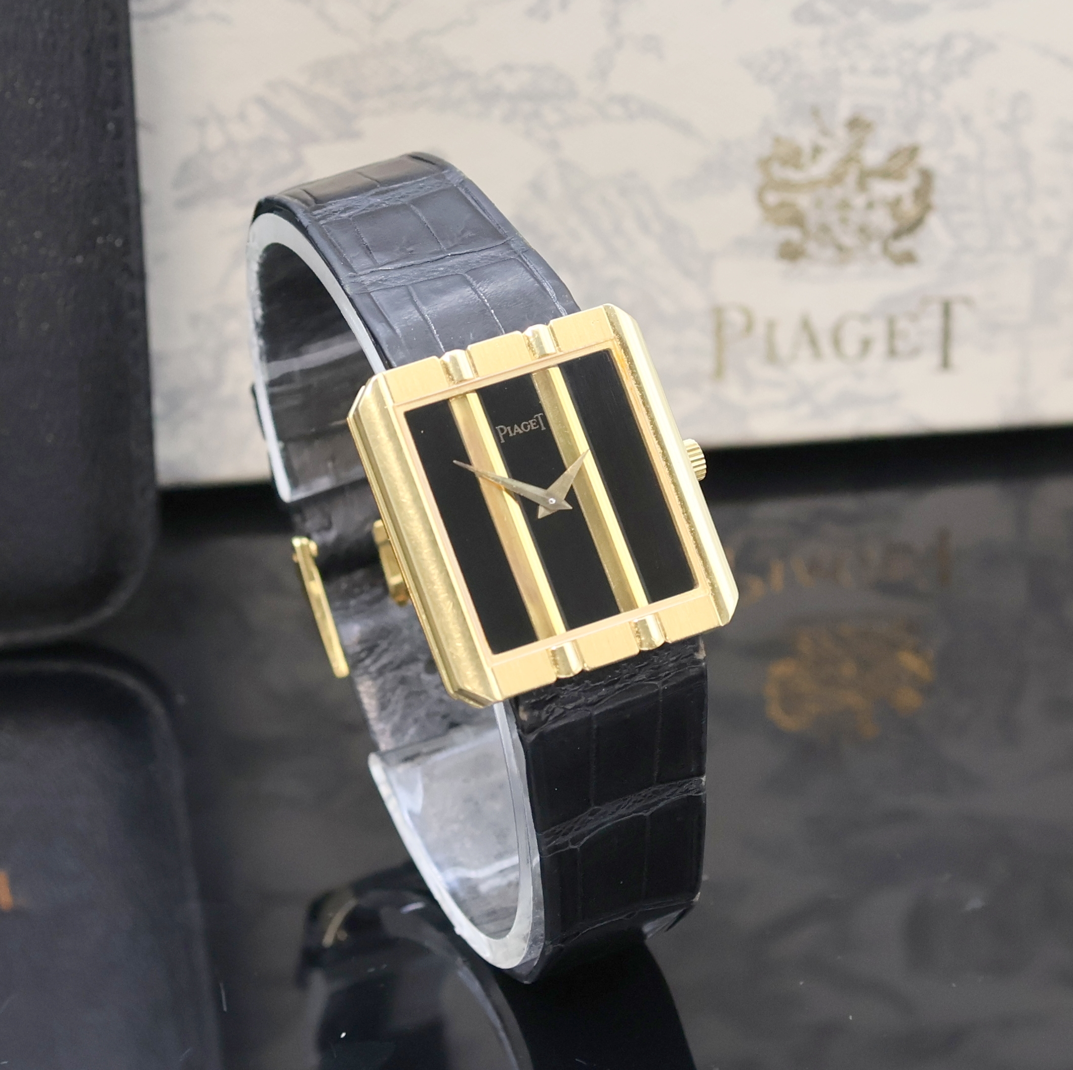 Detail b: PIAGET Polo Armbanduhr in GG 750/000 Referenz 9163, Schweiz um 1965, Handaufzug, Boden 4- fach verschr., orig. Lederband m. Dornschl. in GG 750/000, ...