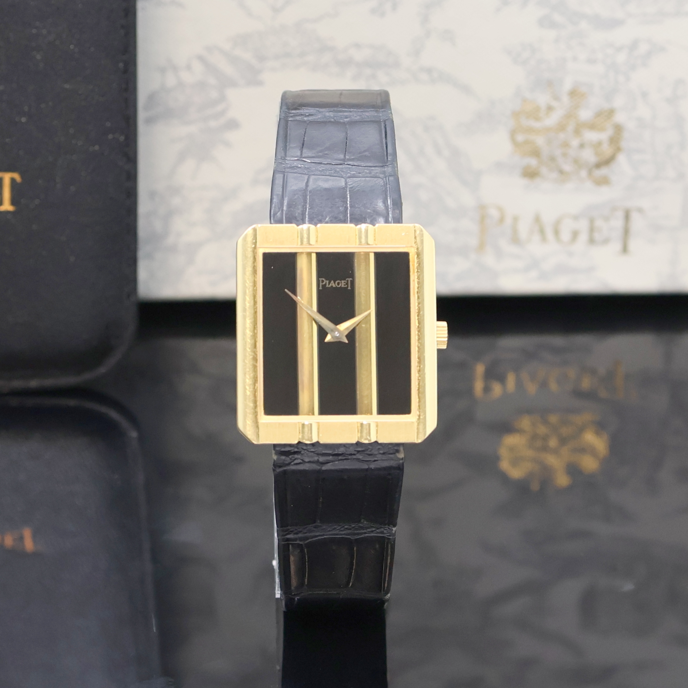 Detail d: PIAGET Polo Armbanduhr in GG 750/000 Referenz 9163, Schweiz um 1965, Handaufzug, Boden 4- fach verschr., orig. Lederband m. Dornschl. in GG 750/000, ...