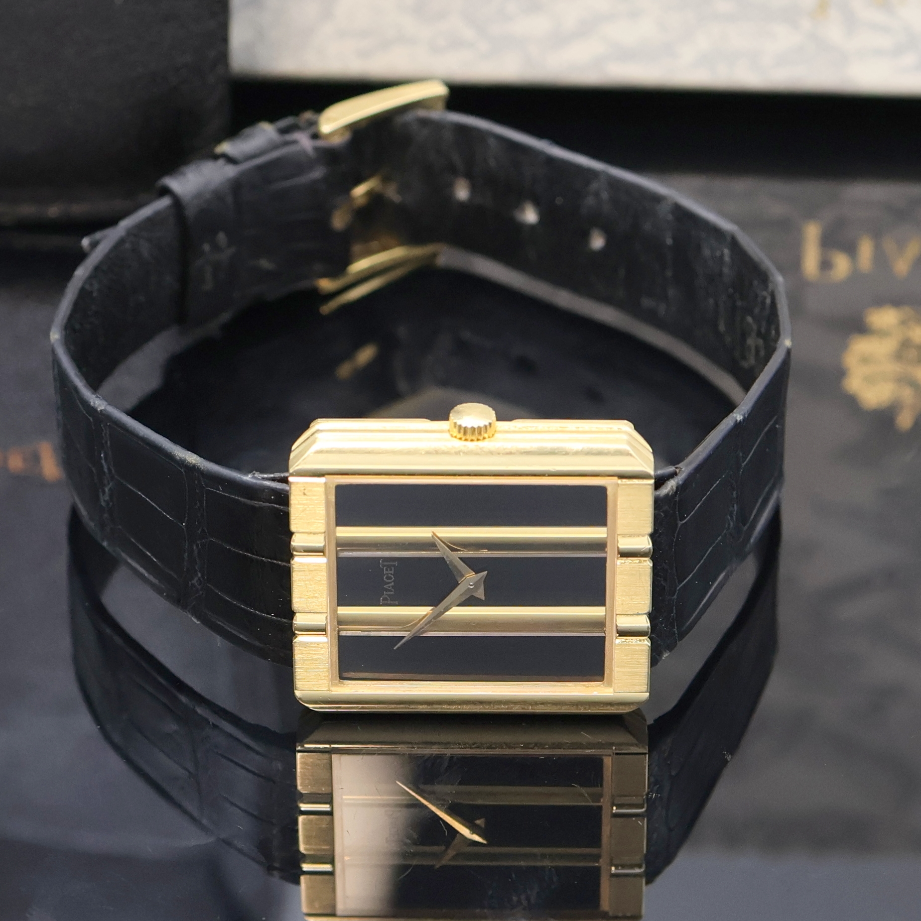 Detail f: PIAGET Polo Armbanduhr in GG 750/000 Referenz 9163, Schweiz um 1965, Handaufzug, Boden 4- fach verschr., orig. Lederband m. Dornschl. in GG 750/000, ...