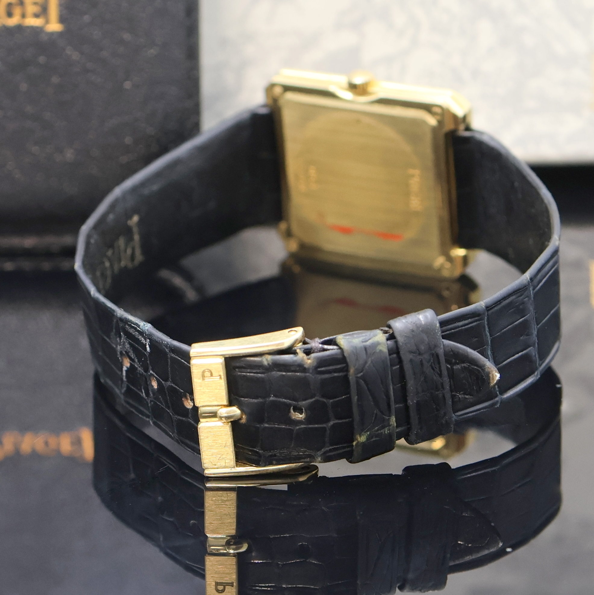 Detail g: PIAGET Polo Armbanduhr in GG 750/000 Referenz 9163, Schweiz um 1965, Handaufzug, Boden 4- fach verschr., orig. Lederband m. Dornschl. in GG 750/000, ...
