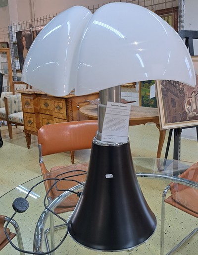 27020182a - Tischlampe ´Pipistrello´, Entwurf Gae Aulenti, 1966, Fa. Martinelli Luce, Ausführung ...