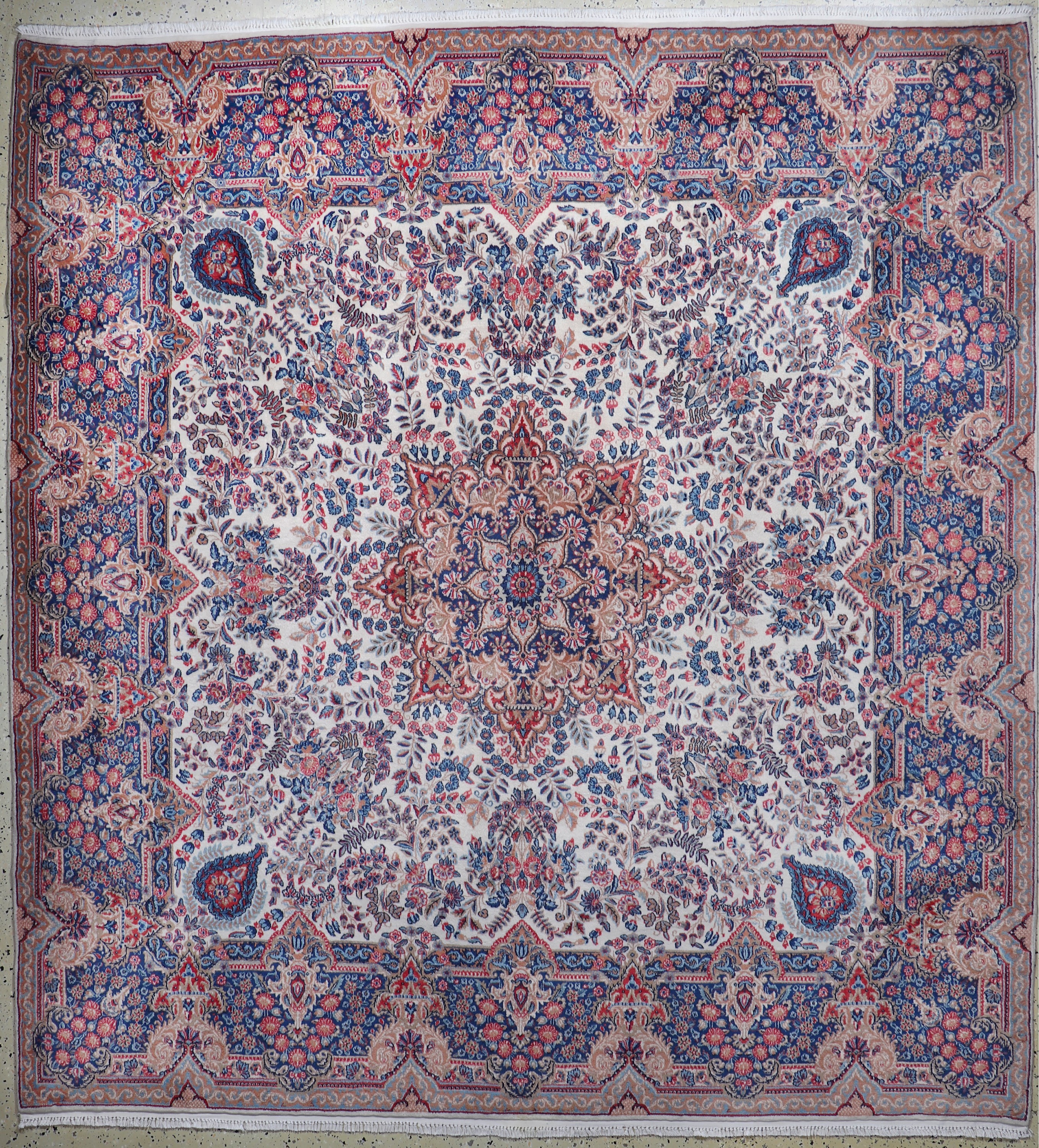 Image 27020213 - Kerman Lawar Kork fein, Persien, Neuwertig,Korkwolle, ca. 266 x 248 cm Schätzpreis: ...