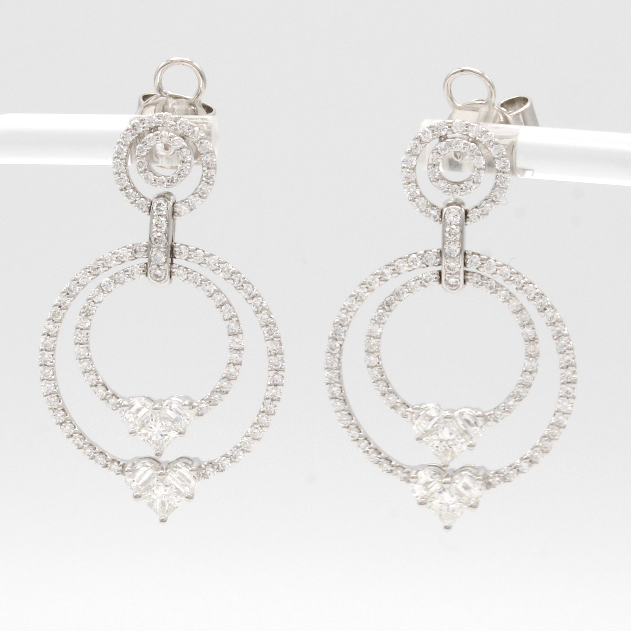 Image 27020290 - Paar Ohrstecker mit Diamanten und Brillanten ´invisible setting´, WG 750/000, Diam. u. ...