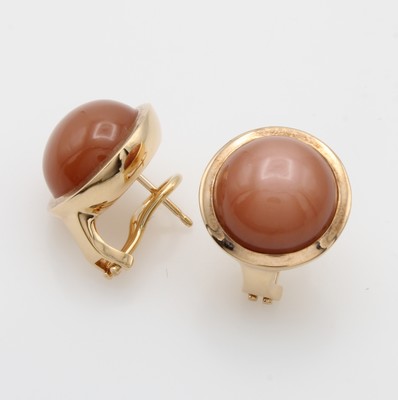 27020334a - Paar Ohrstecker mit Mondsteinen, RoséG 750/ 000, Mondsteincabochon, m. Clipbrisur ...