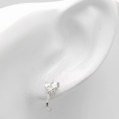 27020368a - Paar Steckcreolen mit Brillanten und Diamanten´invisible setting´, WG 750/000, Diam. u. ...