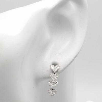 27020400a - Paar Ohrstecker mit Diamanten und Brillanten ´invisible setting´, WG 750/000, Diam. u. ...