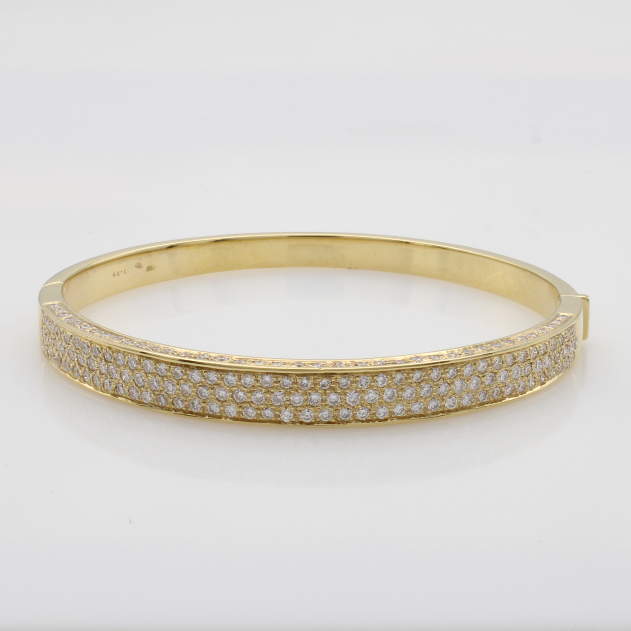 Image 27020532 - Armreif mit Brillanten, GG 750/000, Brill. z.T. auch seitl. bes. zus. ca. 3.29 ct feines ...