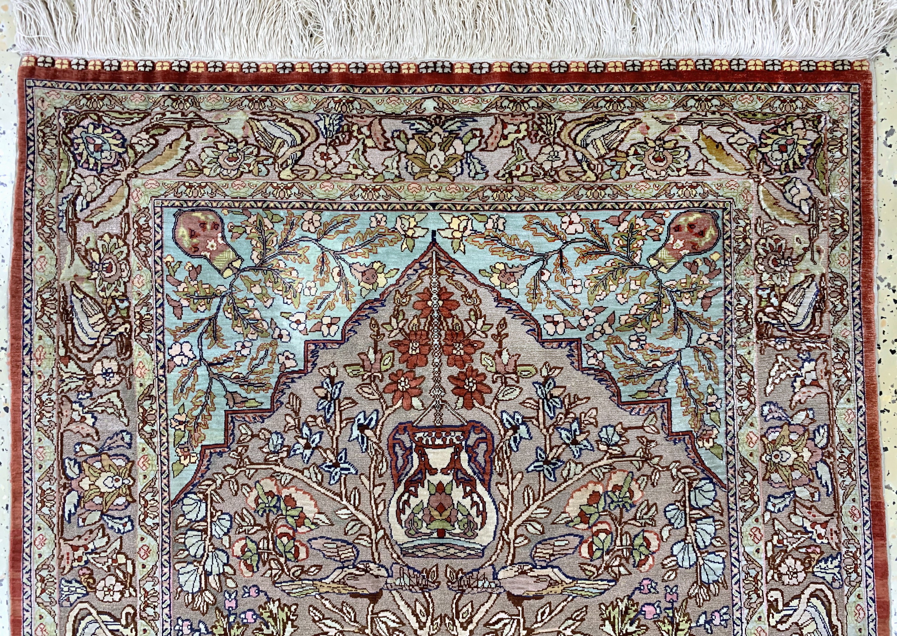 Detail a: Hereke Seide fein signiert, Türkei, Ende 20.Jhd, reine Naturseide"Metallbroschiert", ca. 135 x 90 cm, ca. 1 Mio Kn/qm, EHZ: 1-2