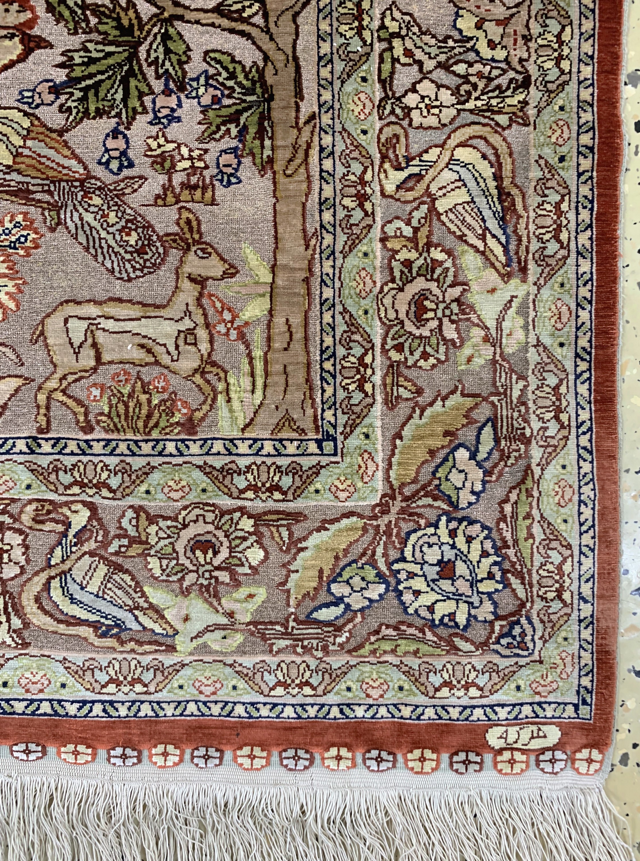 Detail c: Hereke Seide fein signiert, Türkei, Ende 20.Jhd, reine Naturseide"Metallbroschiert", ca. 135 x 90 cm, ca. 1 Mio Kn/qm, EHZ: 1-2