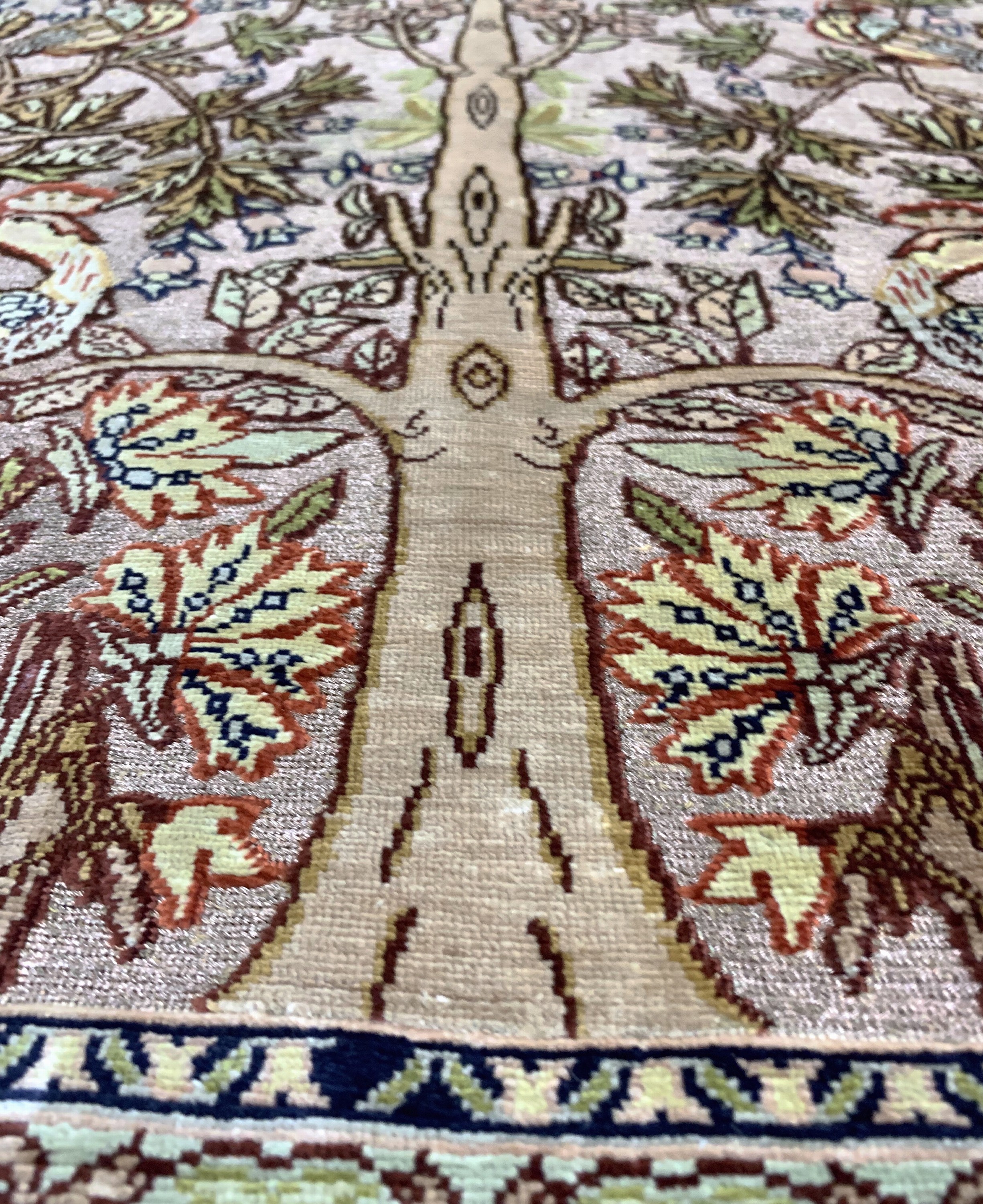 Detail g: Hereke Seide fein signiert, Türkei, Ende 20.Jhd, reine Naturseide"Metallbroschiert", ca. 135 x 90 cm, ca. 1 Mio Kn/qm, EHZ: 1-2