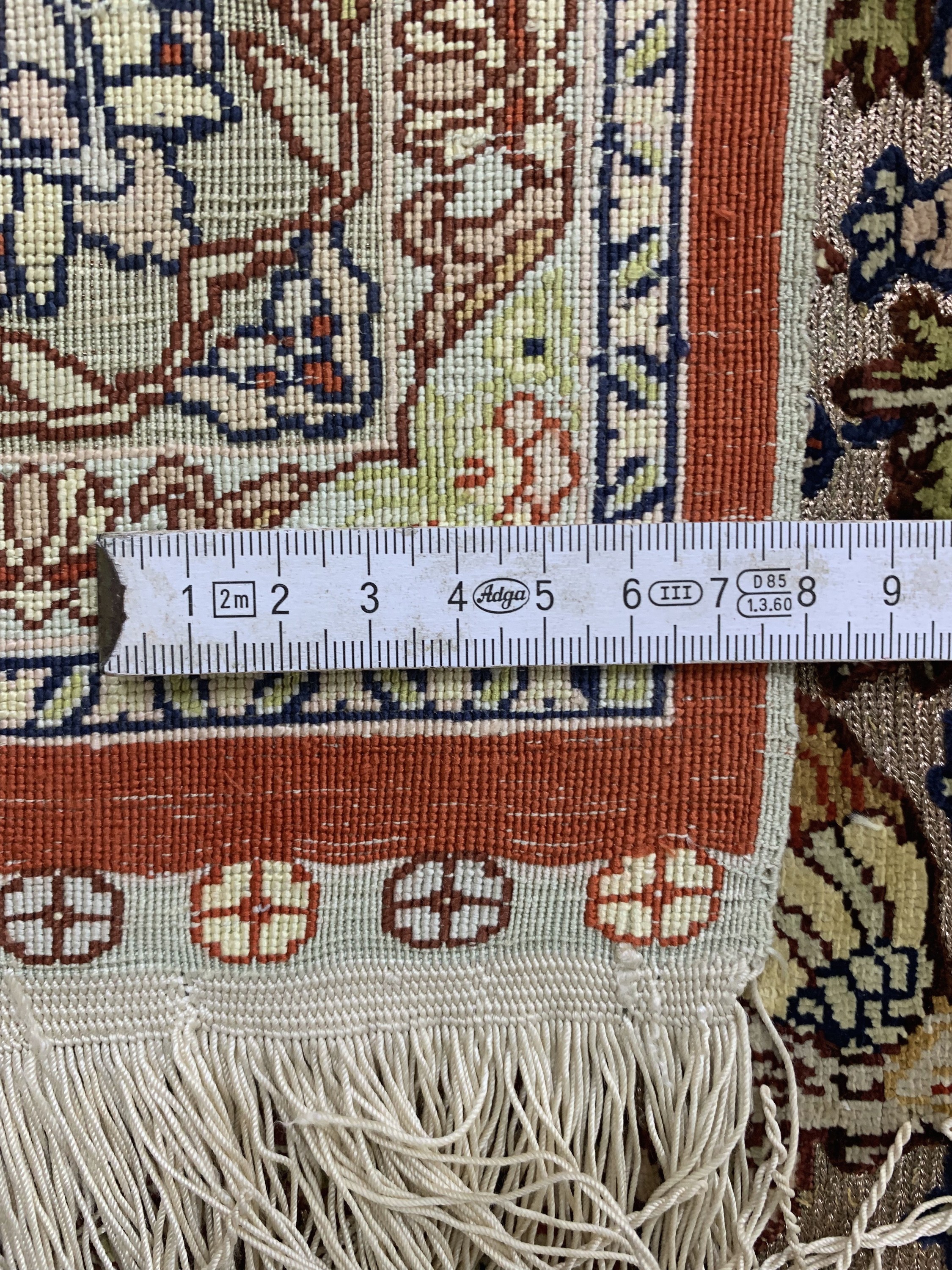 Detail h: Hereke Seide fein signiert, Türkei, Ende 20.Jhd, reine Naturseide"Metallbroschiert", ca. 135 x 90 cm, ca. 1 Mio Kn/qm, EHZ: 1-2