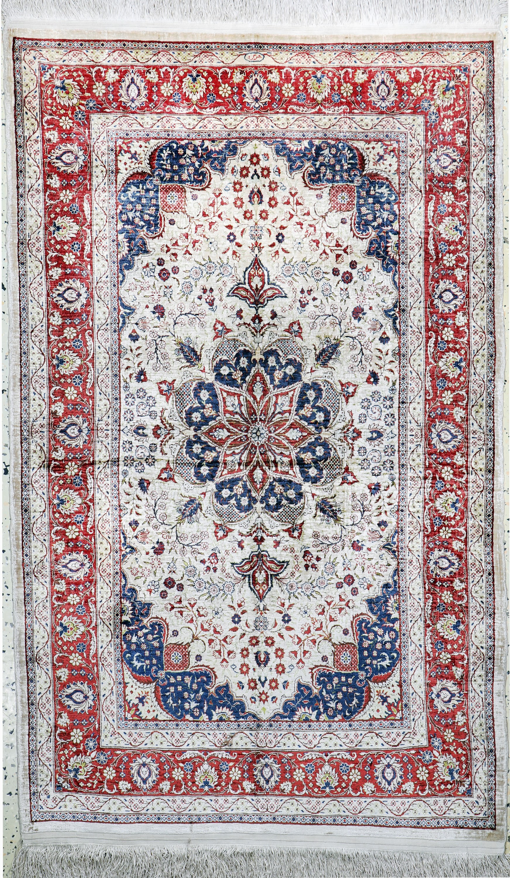 Image 27020540 - Hereke Seide fein signiert, Türkei, Mitte 20.Jhd, reine Naturseide, ca. 142 x 88 cm, ...