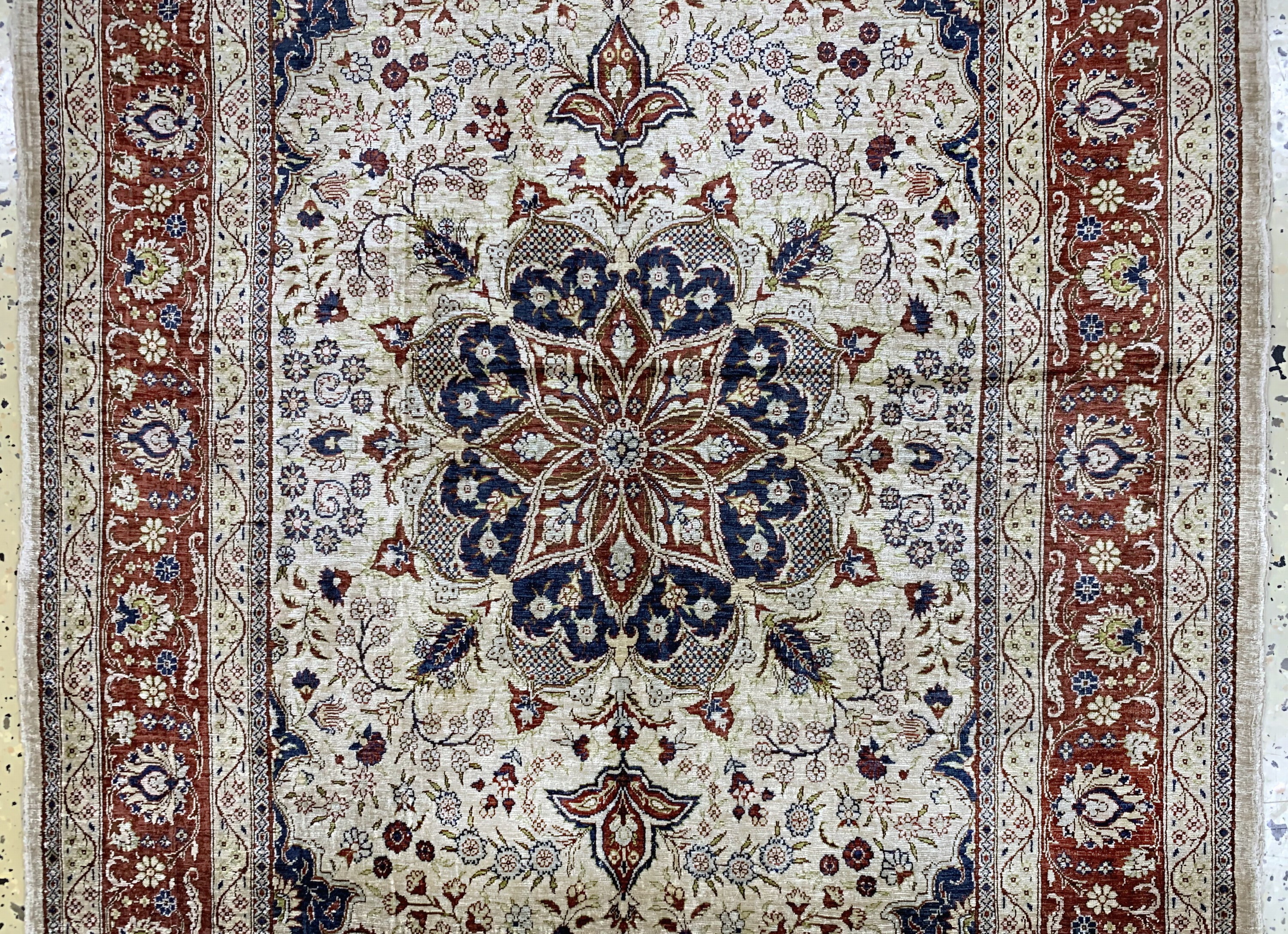 Detail c: Hereke Seide fein signiert, Türkei, Mitte 20.Jhd, reine Naturseide, ca. 142 x 88 cm, ca.1,0 Mio. Kn/qm, EHZ: 2