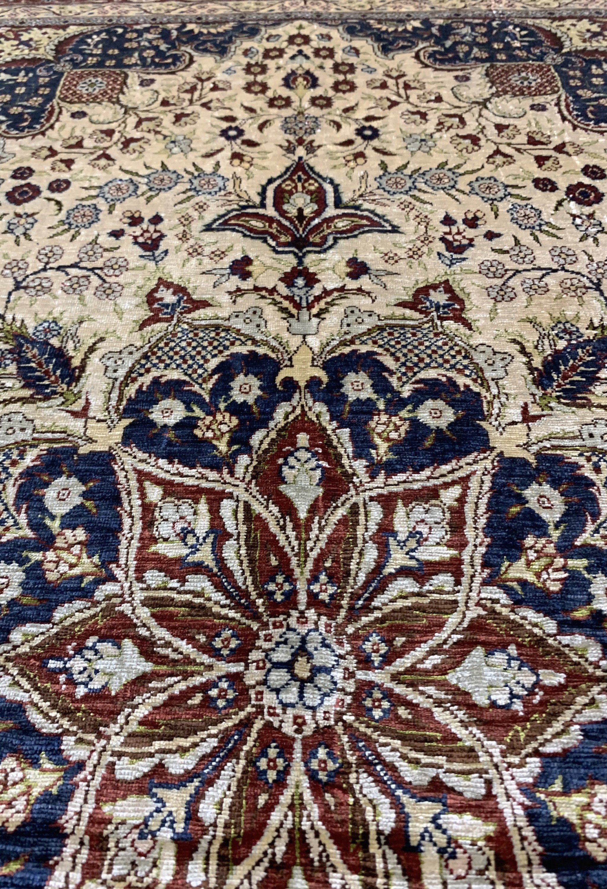 Detail e: Hereke Seide fein signiert, Türkei, Mitte 20.Jhd, reine Naturseide, ca. 142 x 88 cm, ca.1,0 Mio. Kn/qm, EHZ: 2