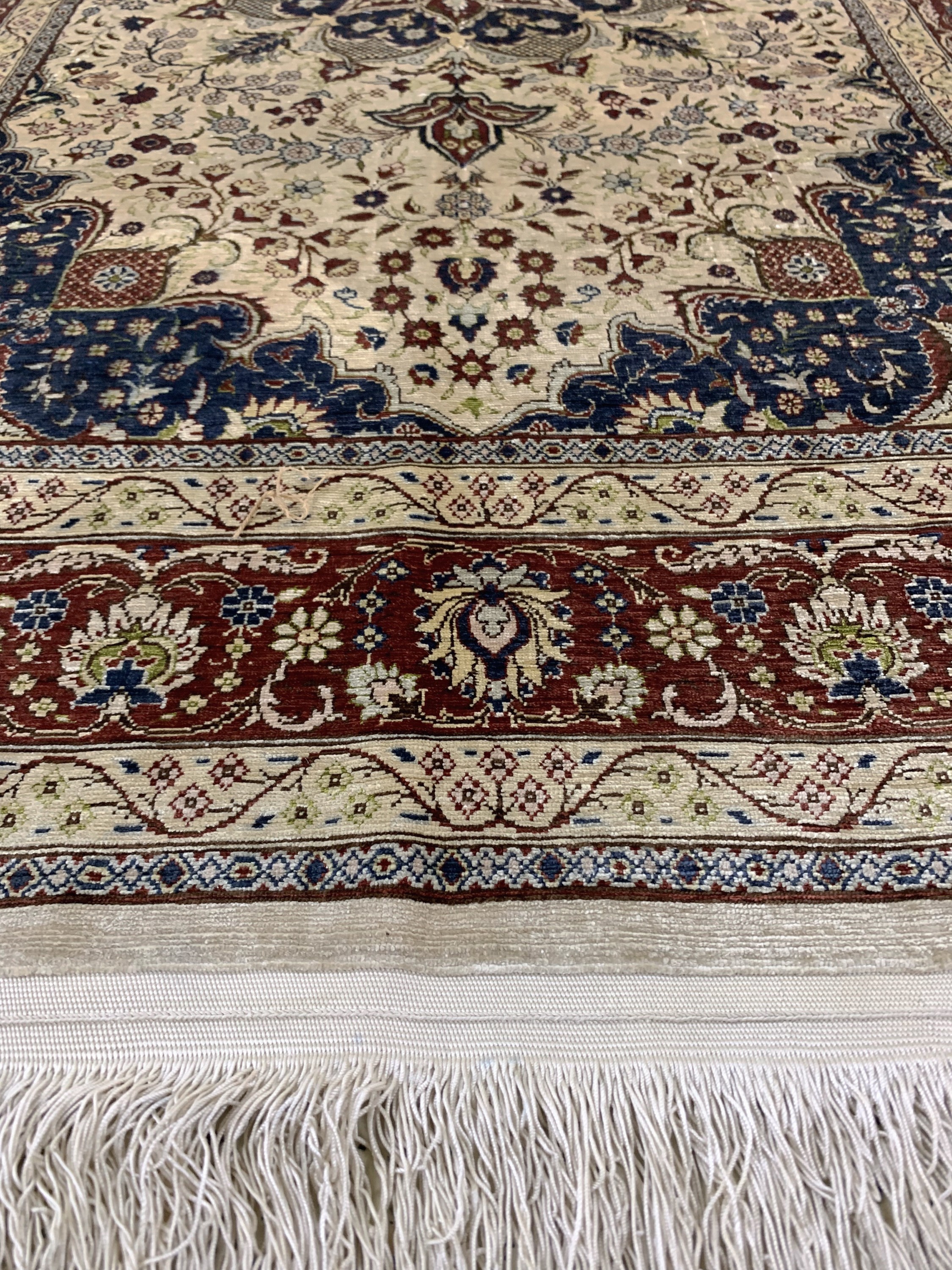 Detail f: Hereke Seide fein signiert, Türkei, Mitte 20.Jhd, reine Naturseide, ca. 142 x 88 cm, ca.1,0 Mio. Kn/qm, EHZ: 2