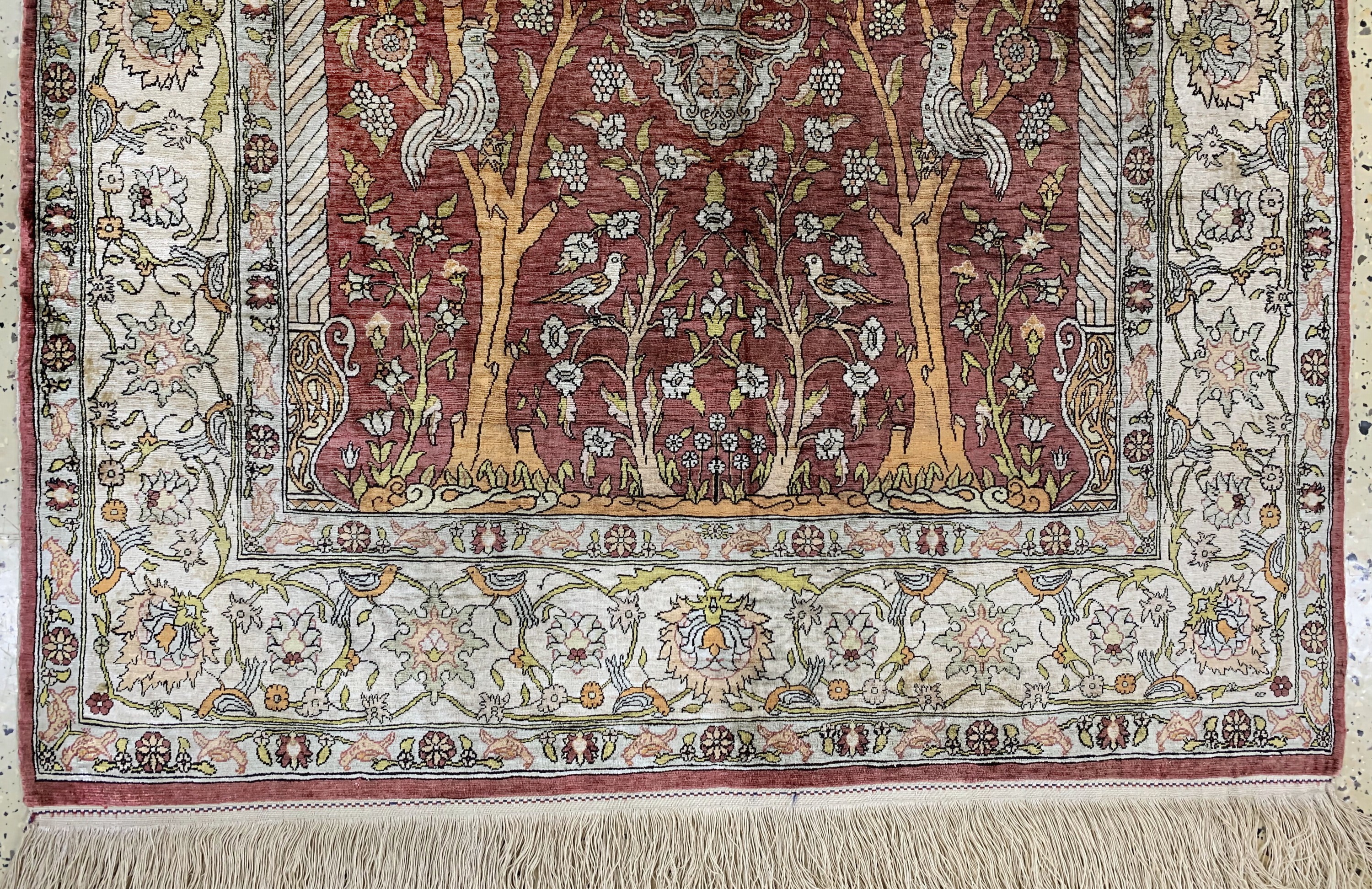 Detail b: Hereke Seide fein signiert, Türkei, Anfang 20.Jhd, reine Naturseide"Metallbroschiert", ca. 146 x 100 cm, ca. 1,0 Mio. Kn/qm, EHZ: 2, ...
