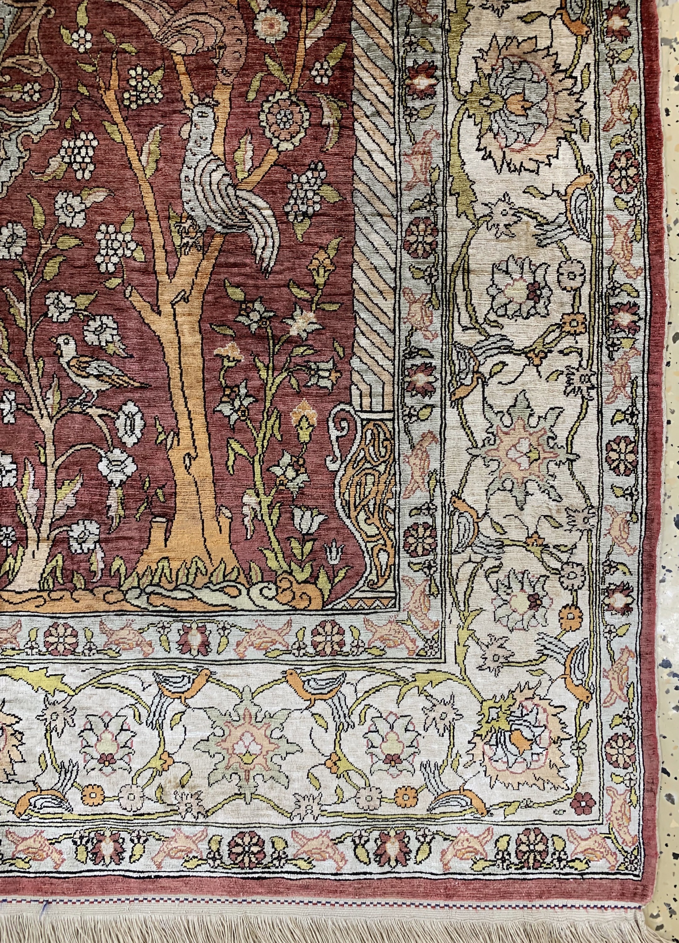 Detail c: Hereke Seide fein signiert, Türkei, Anfang 20.Jhd, reine Naturseide"Metallbroschiert", ca. 146 x 100 cm, ca. 1,0 Mio. Kn/qm, EHZ: 2, ...