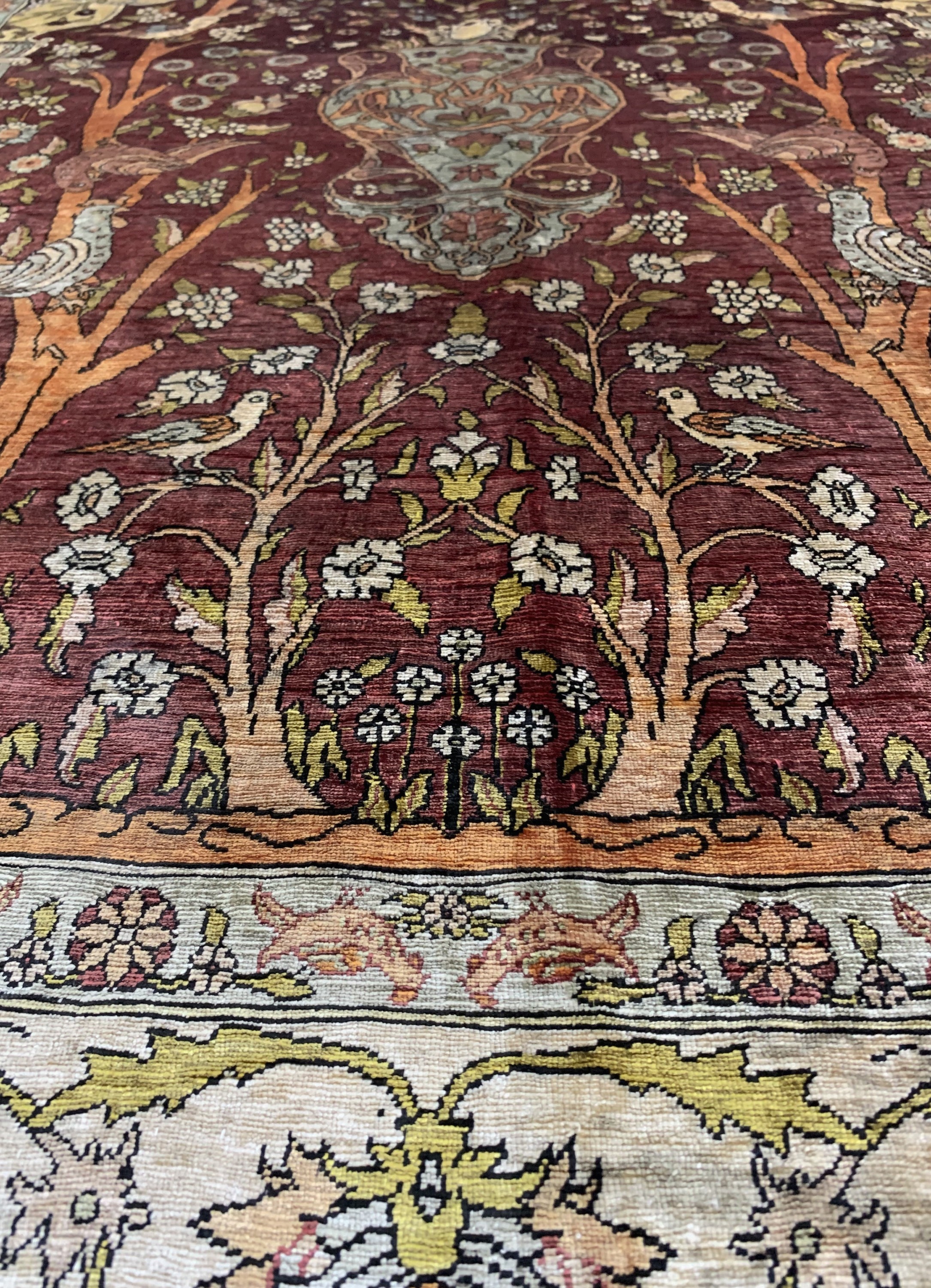 Detail h: Hereke Seide fein signiert, Türkei, Anfang 20.Jhd, reine Naturseide"Metallbroschiert", ca. 146 x 100 cm, ca. 1,0 Mio. Kn/qm, EHZ: 2, ...