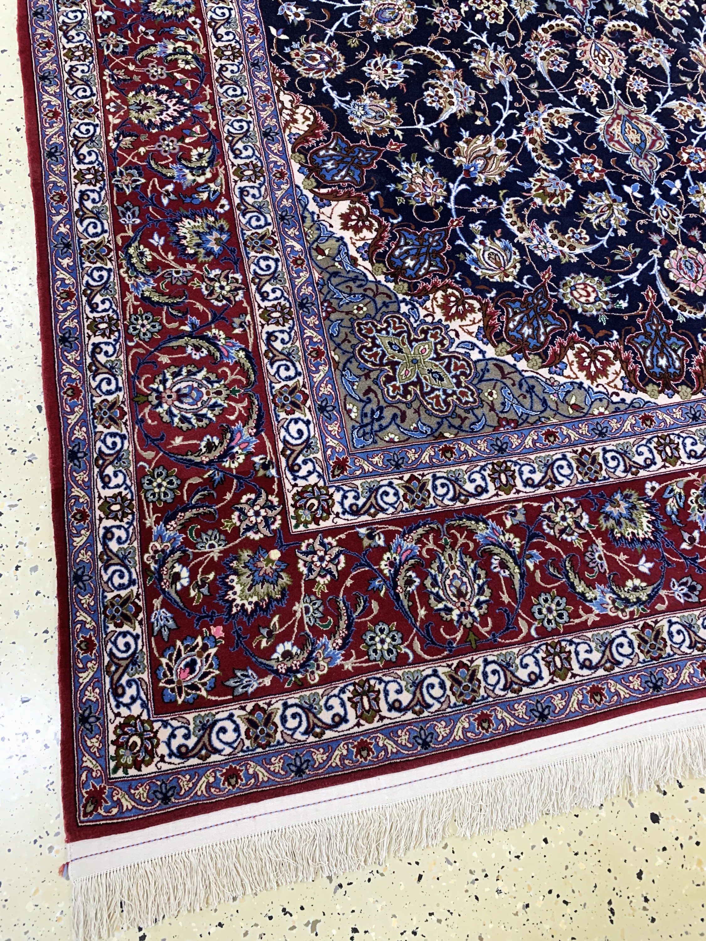Detail a: Esfahan fein Persien, signiert"Ghafourian",Ende 20.Jhd, Korkwolle auf Seide, ca. 307 x 200 cm, ca. 1,0 Mio. Kn/qm, EHZ:(nahezu neuwertig)