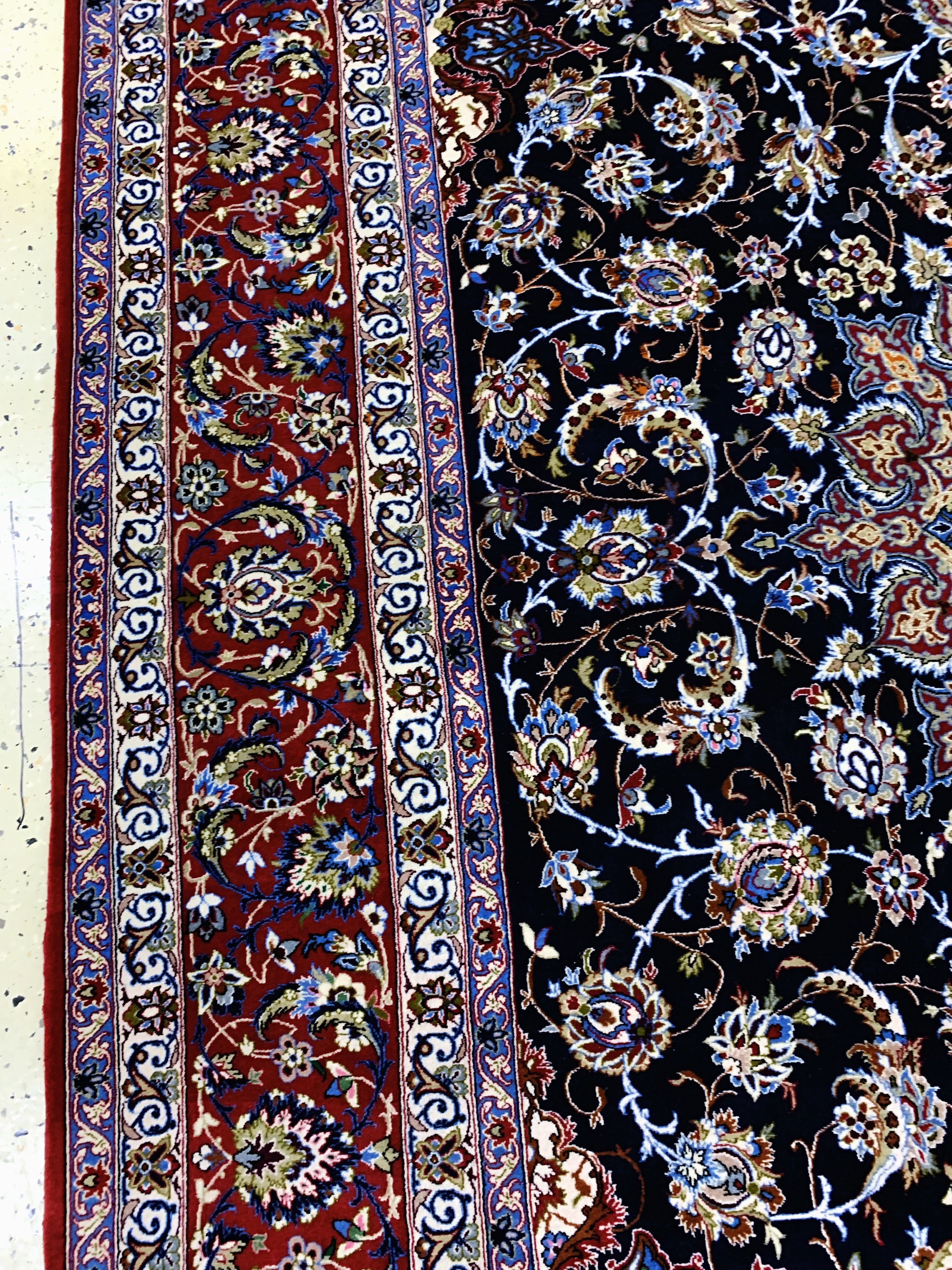 Detail e: Esfahan fein Persien, signiert"Ghafourian",Ende 20.Jhd, Korkwolle auf Seide, ca. 307 x 200 cm, ca. 1,0 Mio. Kn/qm, EHZ:(nahezu neuwertig)