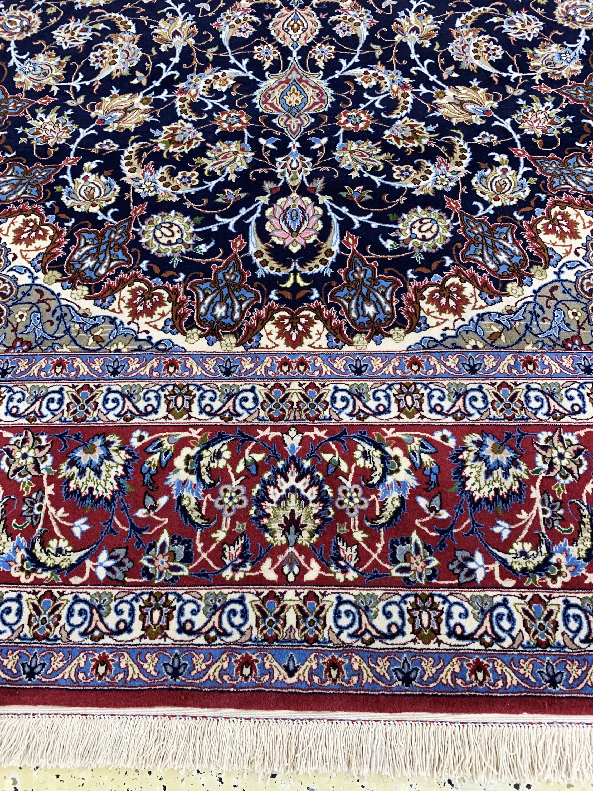 Detail h: Esfahan fein Persien, signiert"Ghafourian",Ende 20.Jhd, Korkwolle auf Seide, ca. 307 x 200 cm, ca. 1,0 Mio. Kn/qm, EHZ:(nahezu neuwertig)
